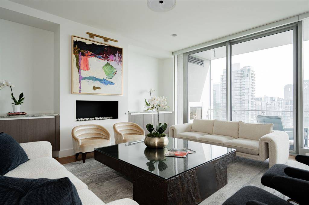 Dallas, TX 75201,3130 N Harwood Street #2006