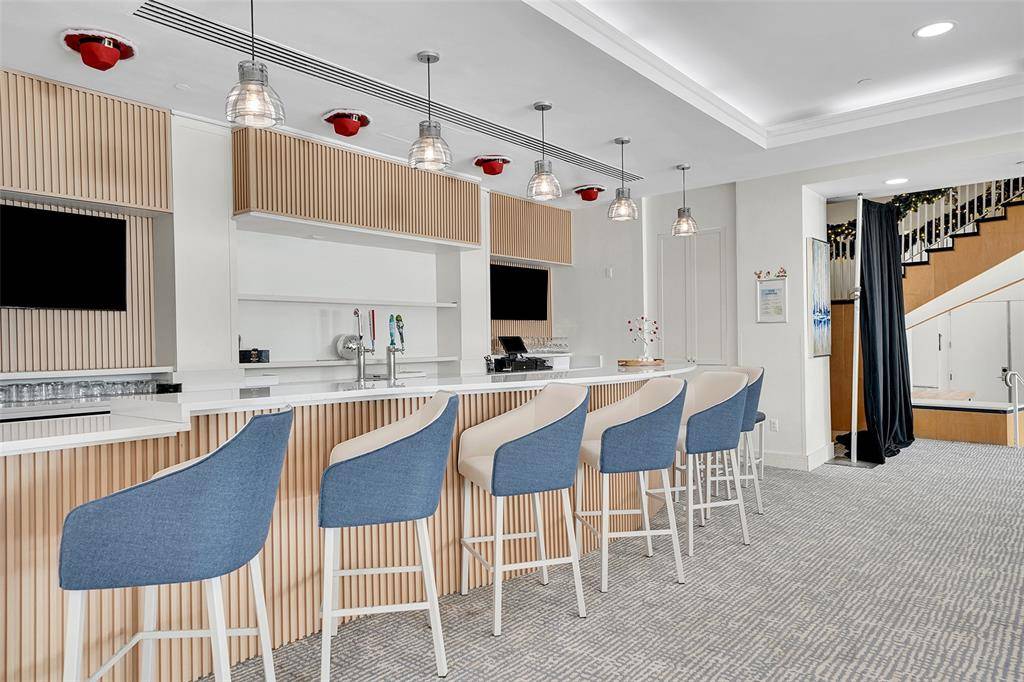 Fort Lauderdale, FL 33304,2670 E Sunrise Blvd #PH 1423