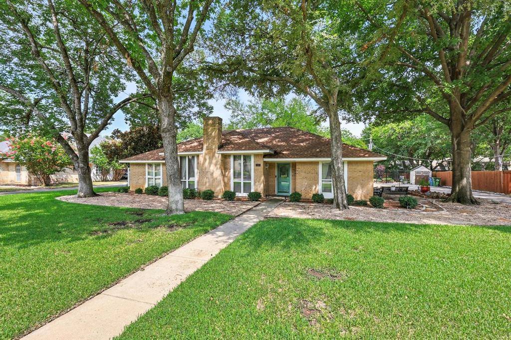 Highland Village, TX 75077,444 Leslie Lane