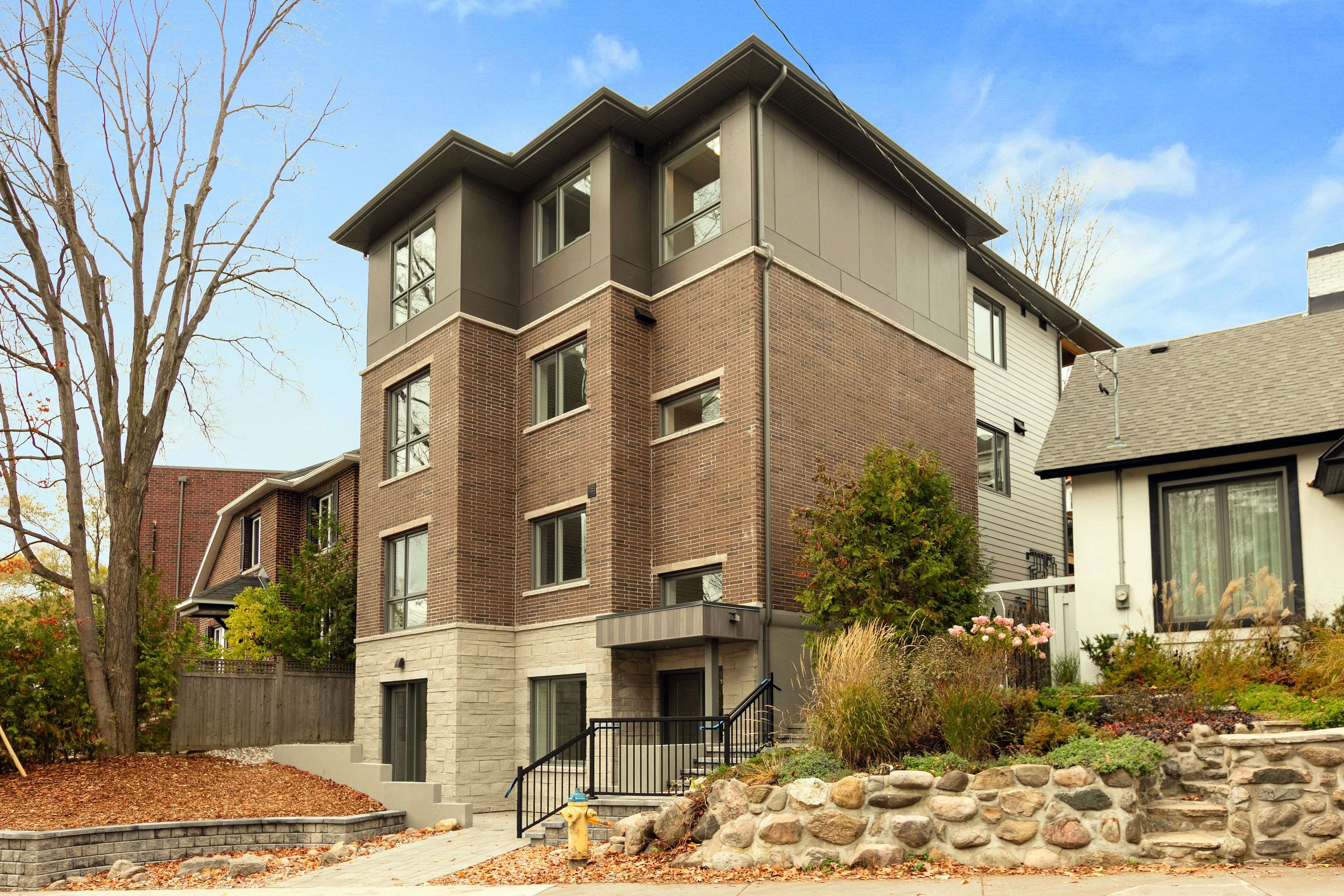 New Edinburgh - Lindenlea, ON K1M 0P5,63 Acacia AVE #B01