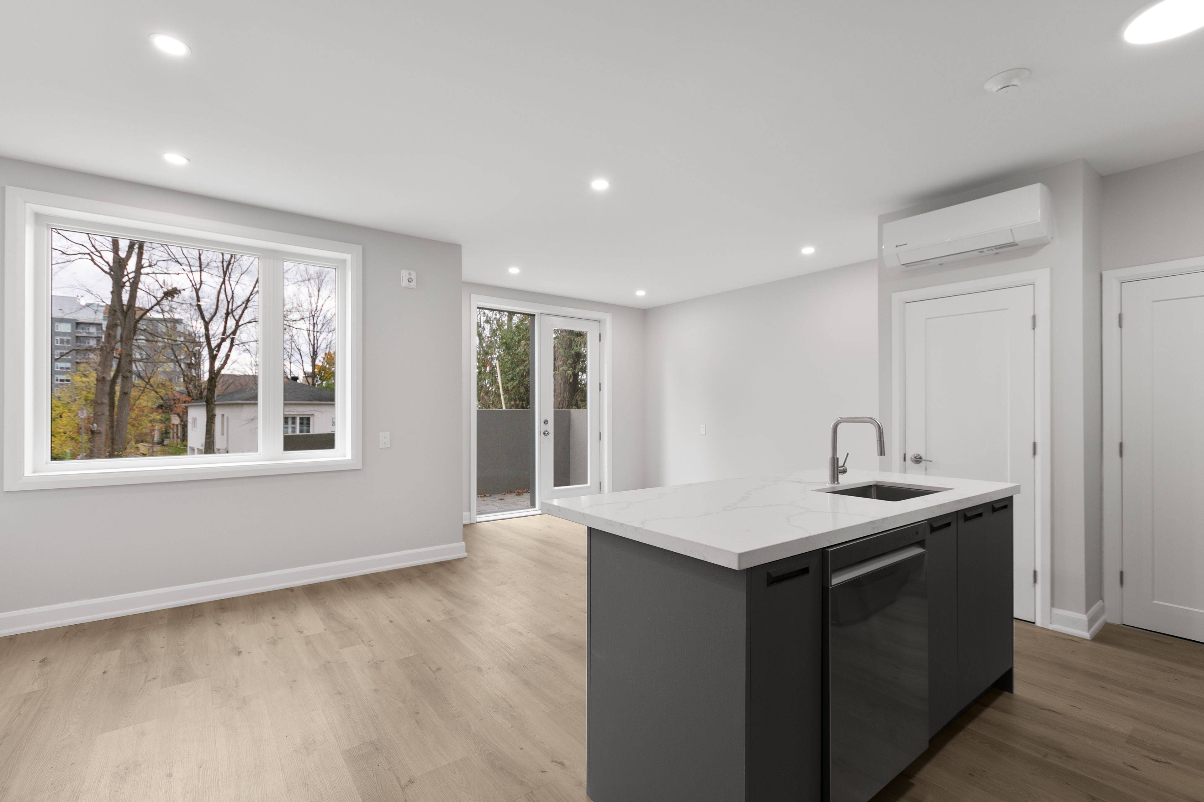 New Edinburgh - Lindenlea, ON K1M 0P5,63 Acacia AVE #B01