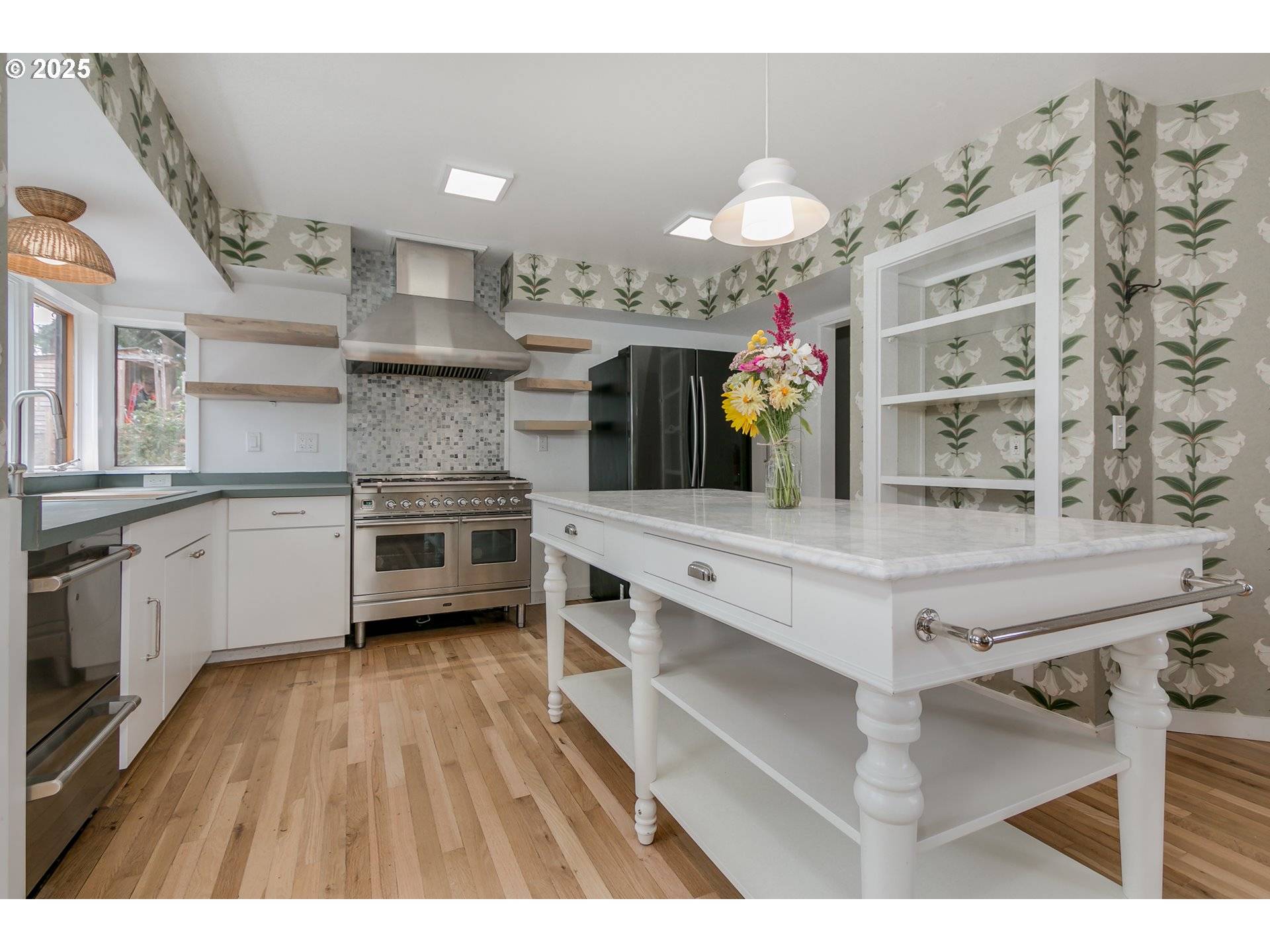 Eugene, OR 97405,27827 BERRY HILL WAY