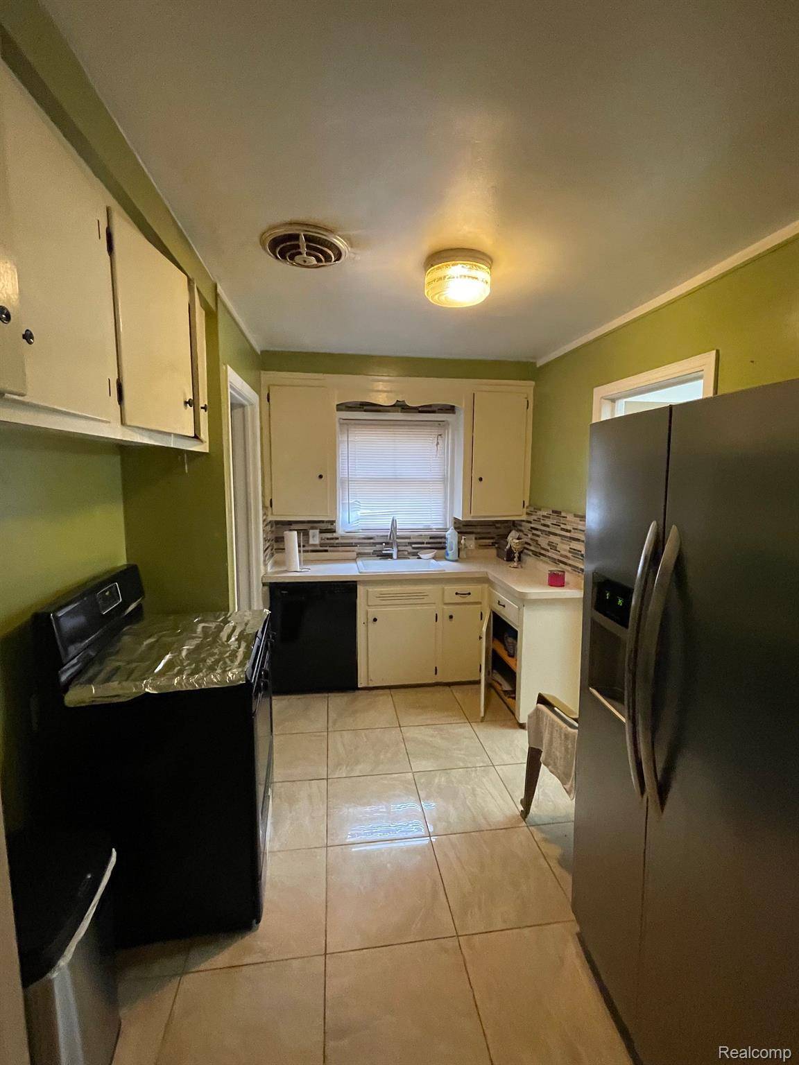 Dearborn Heights, MI 48127,8655 RIVERDALE ST