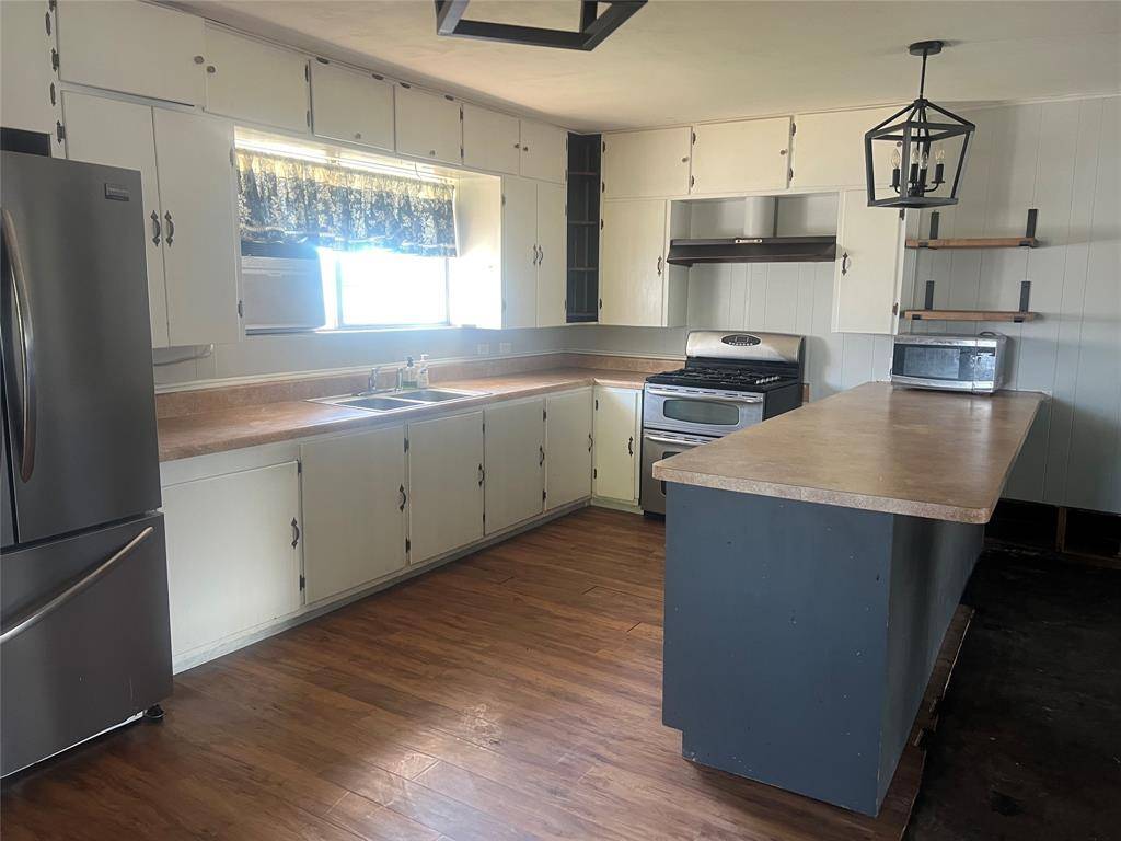 Strawn, TX 76475,203 Washington Avenue