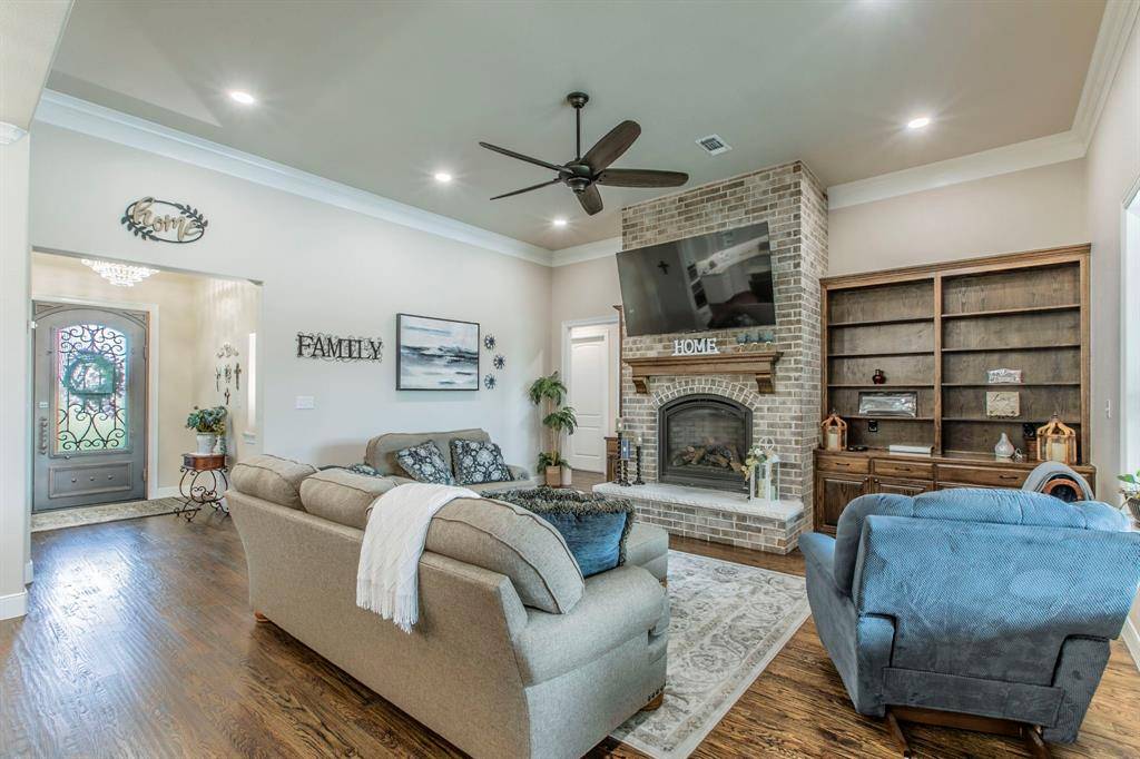 Whitesboro, TX 76273,790 Bones Chapel Road