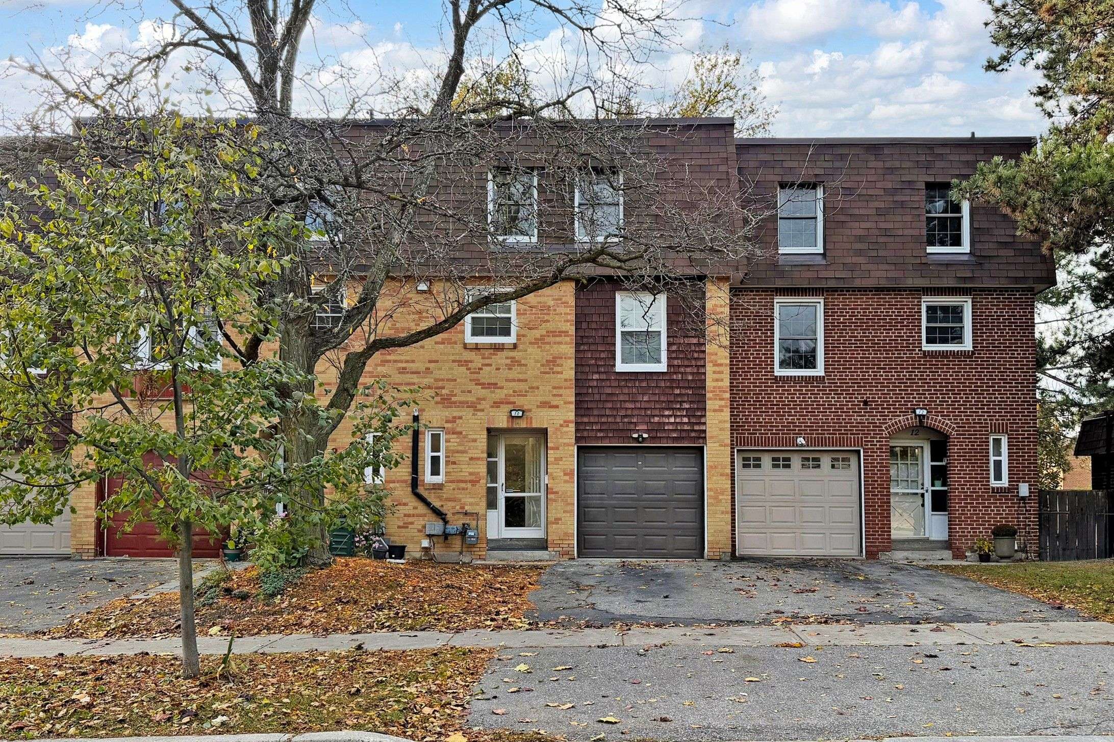 Toronto E07, ON M1S 3H1,10 CROCKAMHILL DR