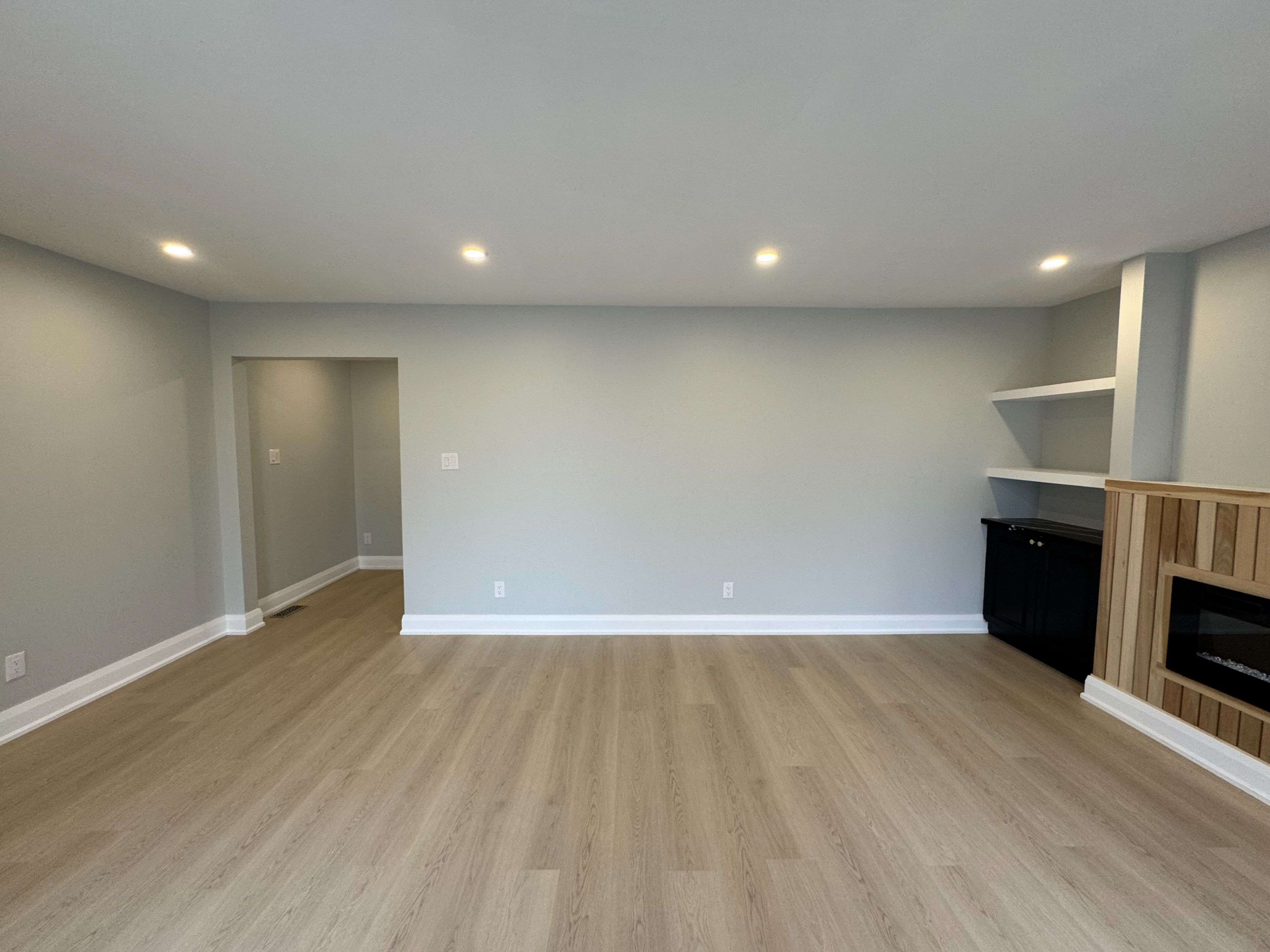 Barrie, ON L4M 5G7,8 Redwood CT #Upper