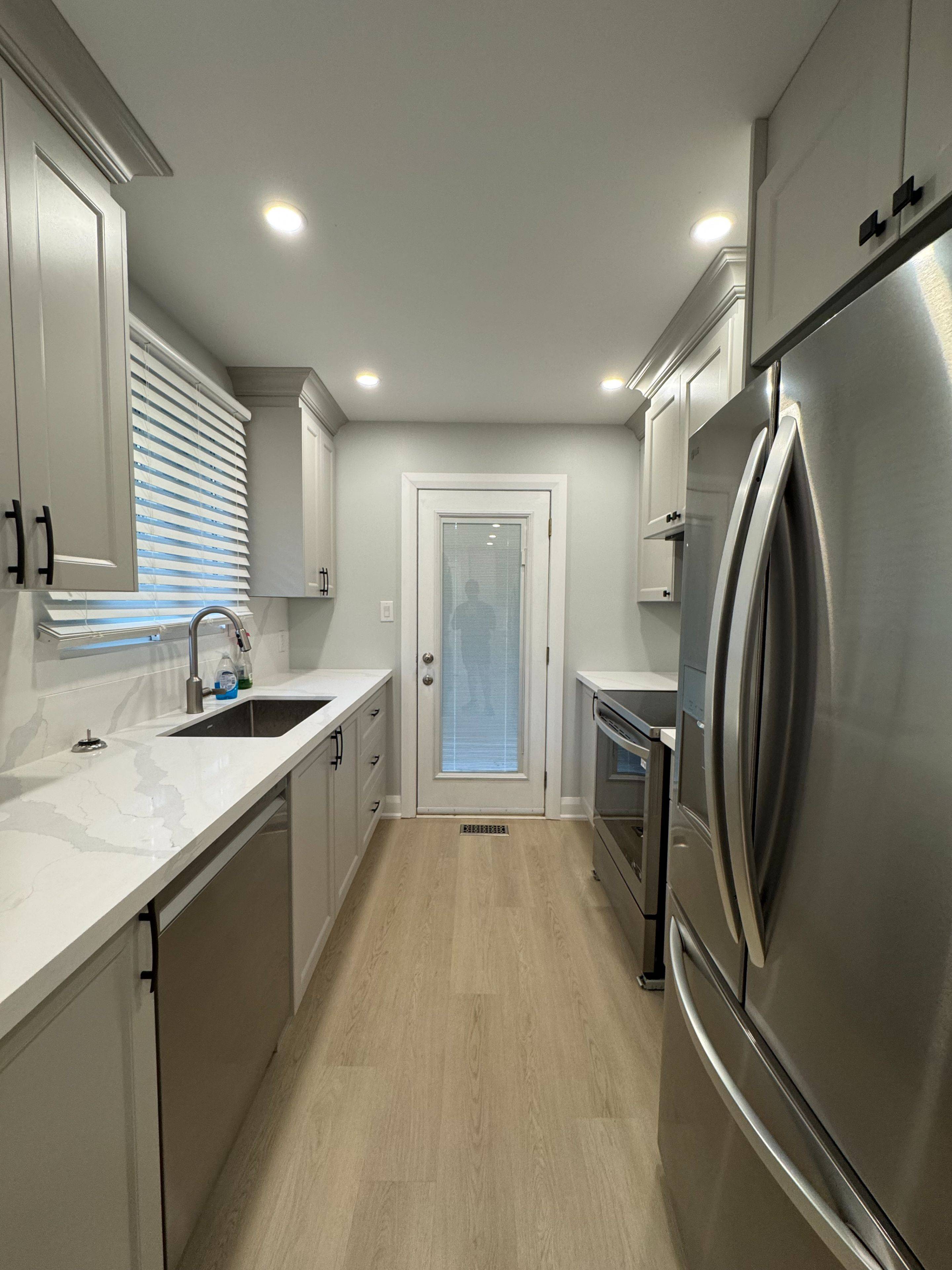 Barrie, ON L4M 5G7,8 Redwood CT #Upper