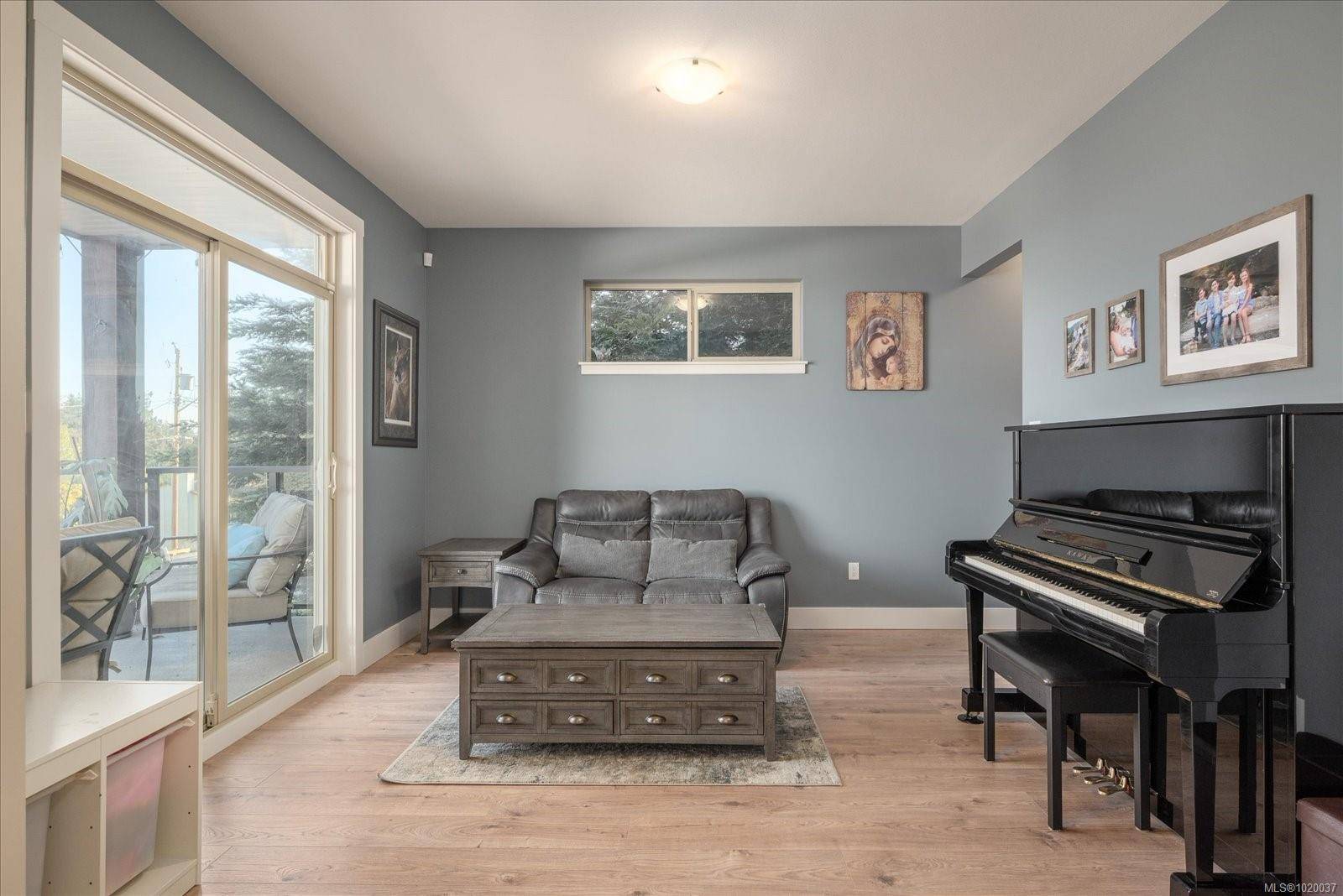 Nanaimo, BC V9T 5M9,5265 Toms Trnabt