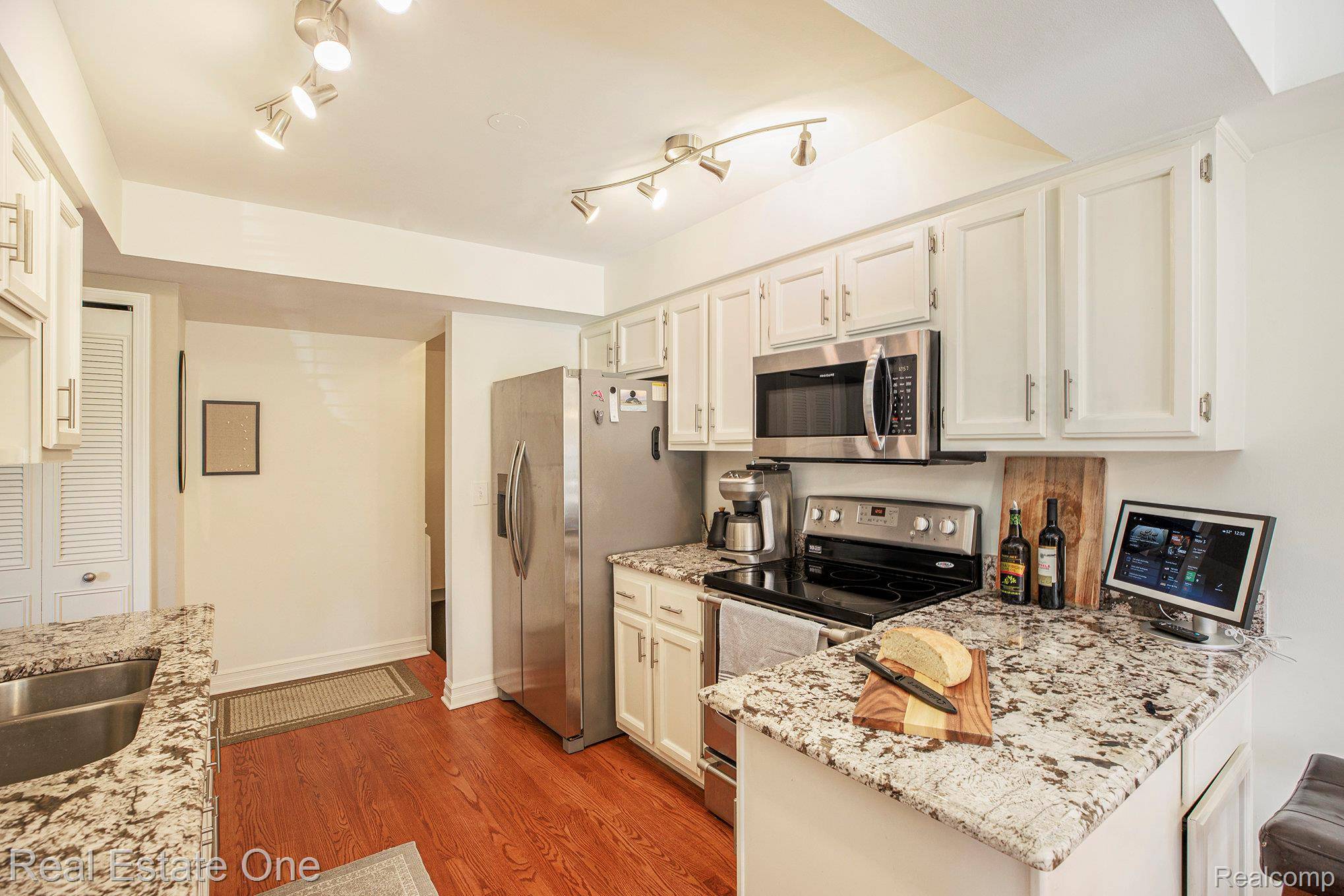 Rochester Hills, MI 48307,240 Meadow Lane Circle #54