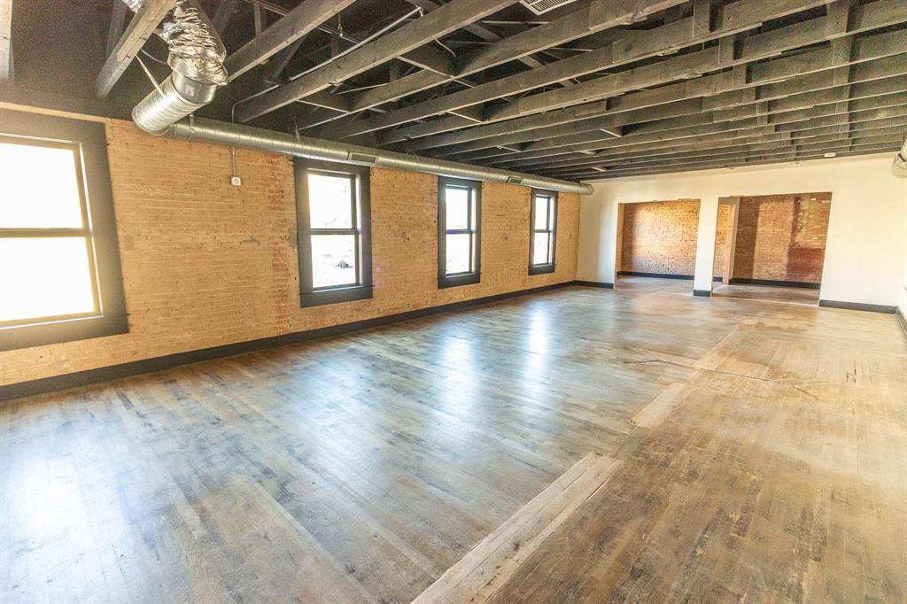 Kaufman, TX 75142,213 W Mulberry Street