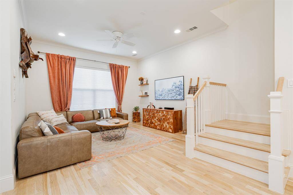 Dallas, TX 75208,734 W 7th Street