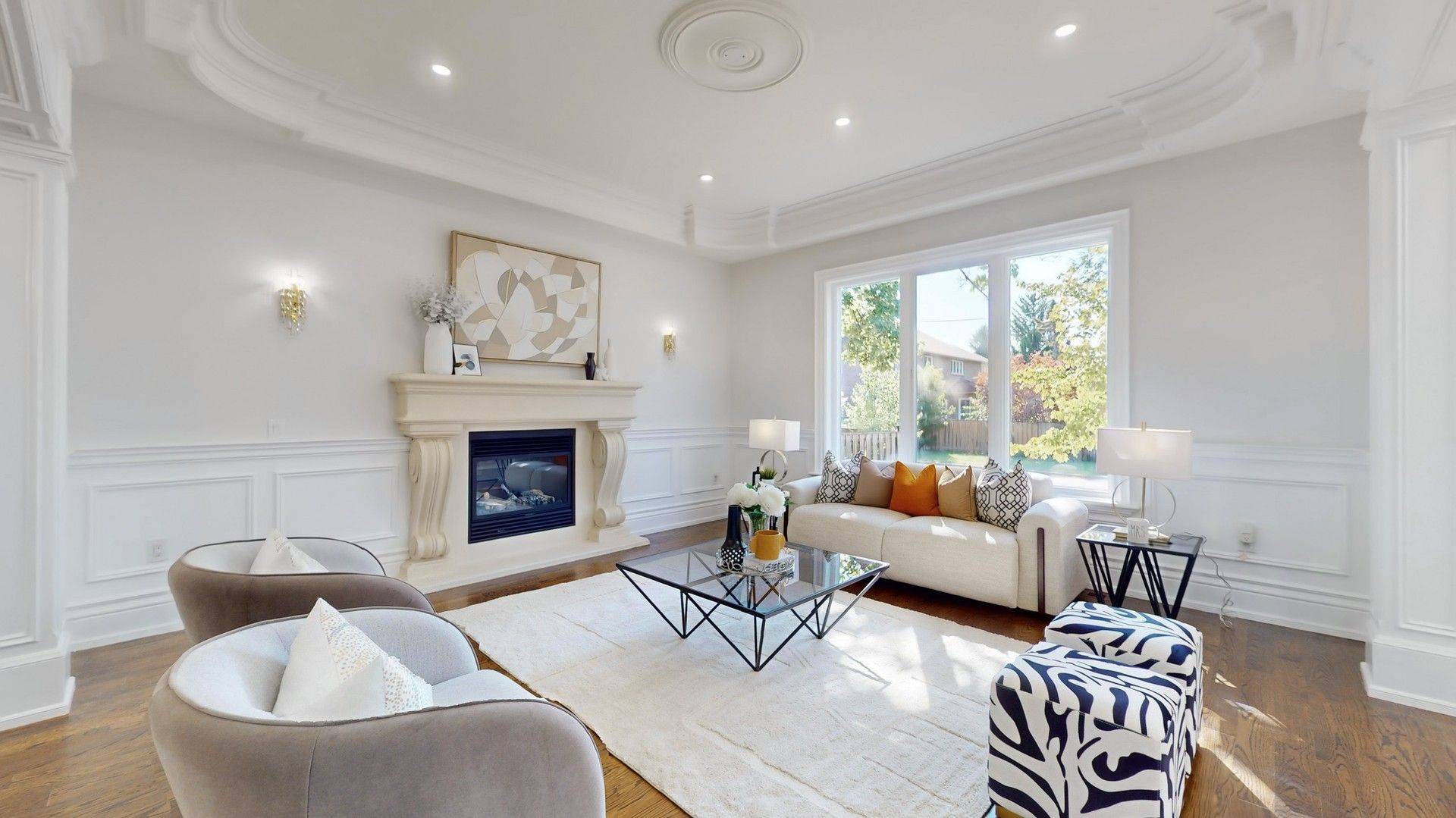 Toronto C14, ON M2M 2L8,112 Centre AVE