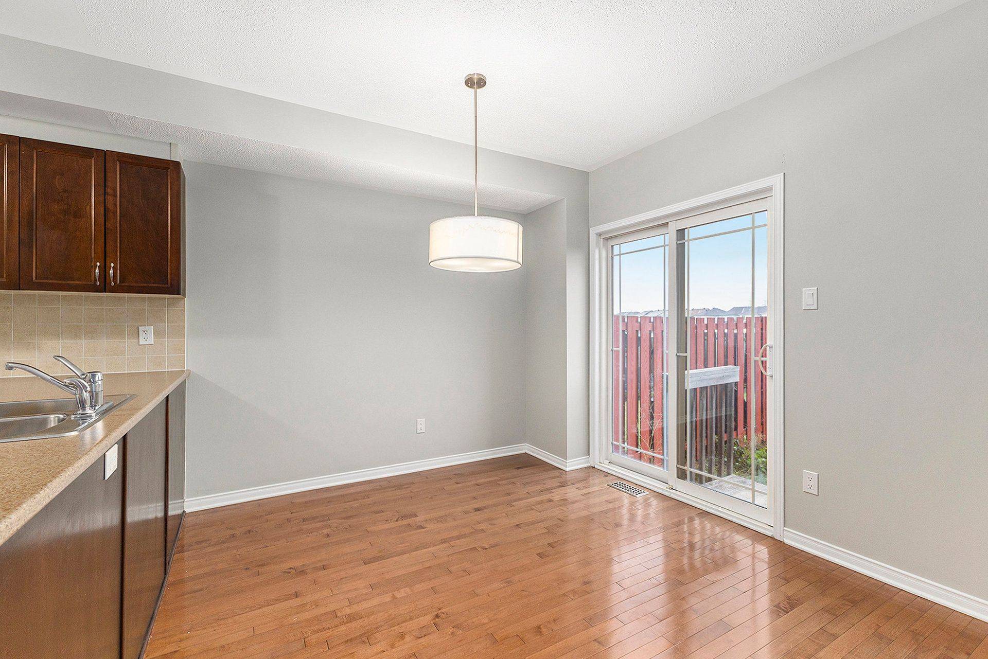 Kanata, ON K2M 0E5,526 Pepperville CRES