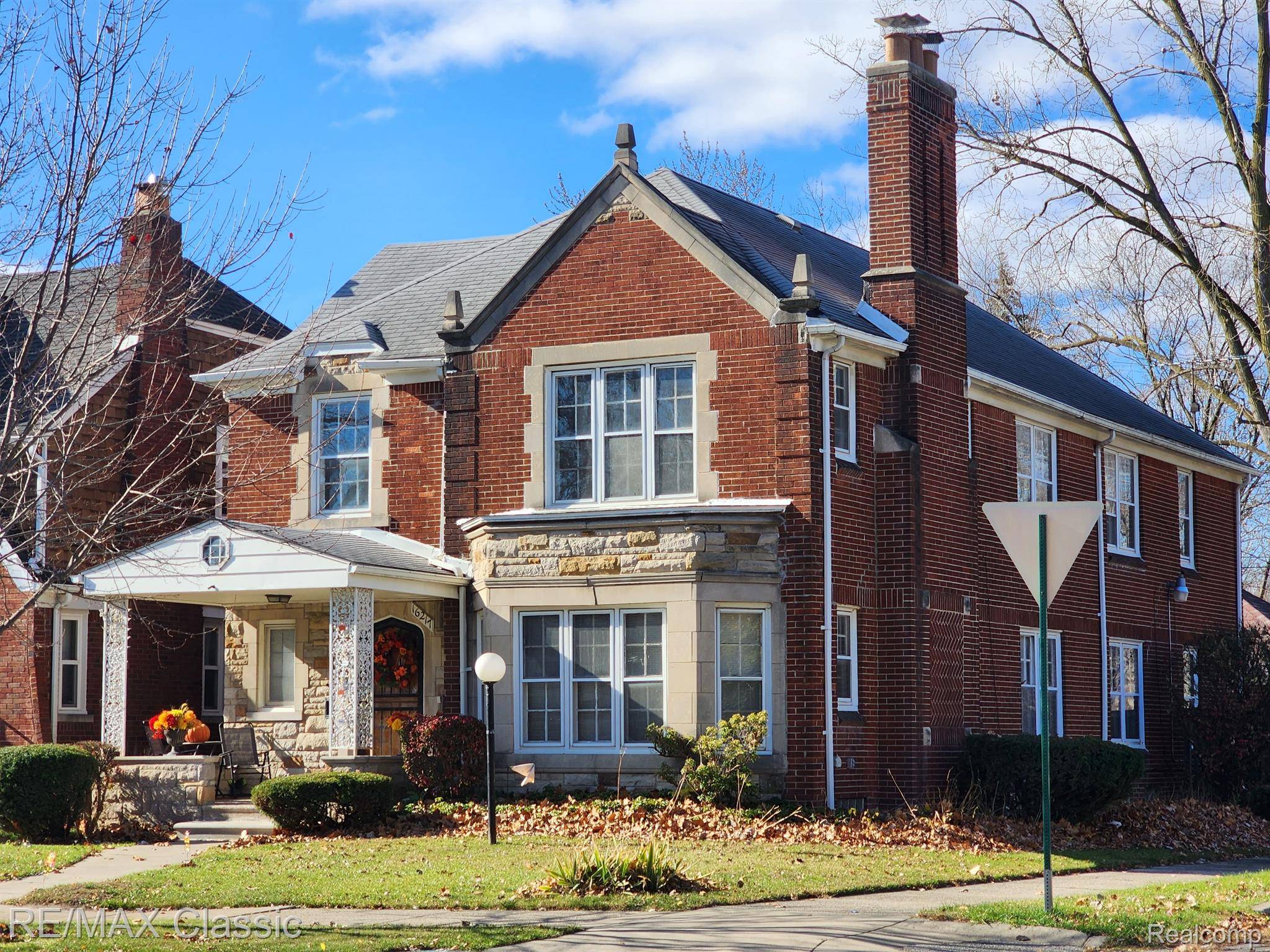 MI 48219,16215 and 16217 Greenview AVE