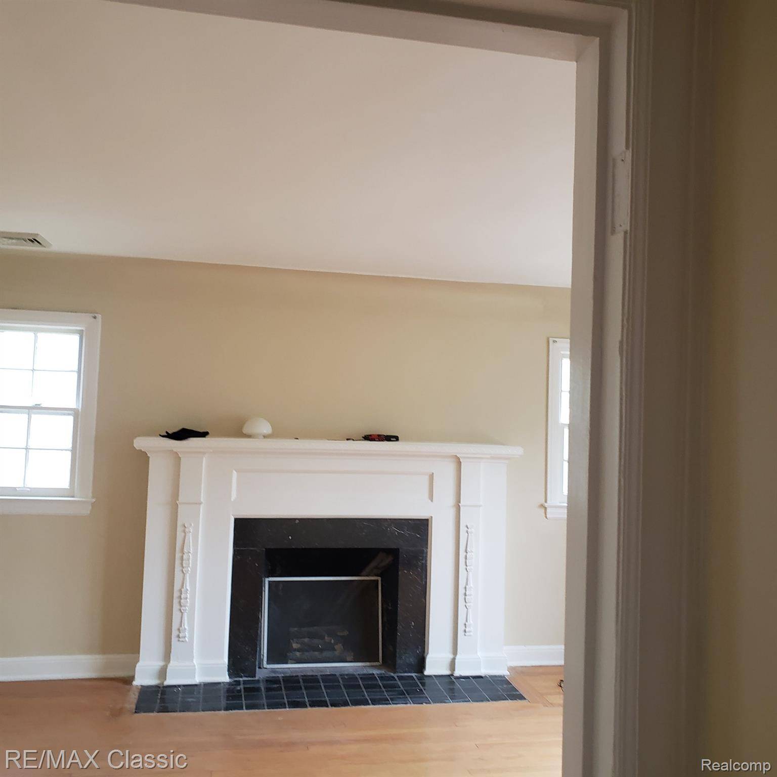 MI 48219,16215 and 16217 Greenview AVE