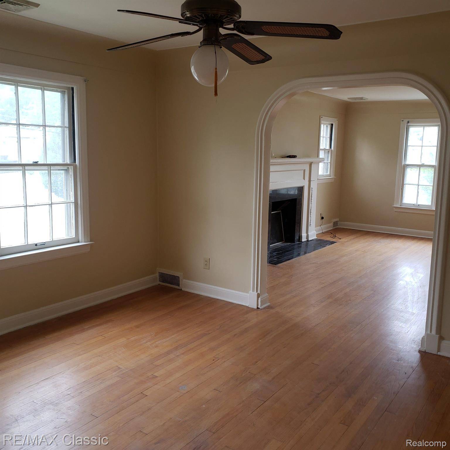 MI 48219,16215 and 16217 Greenview AVE