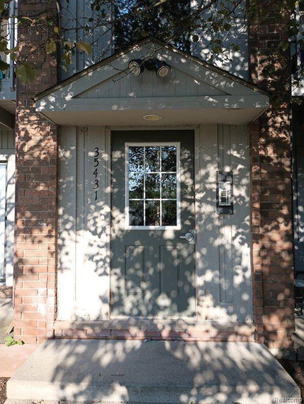 Clinton Township, MI 48035,35431 HICKORY WOODS DR