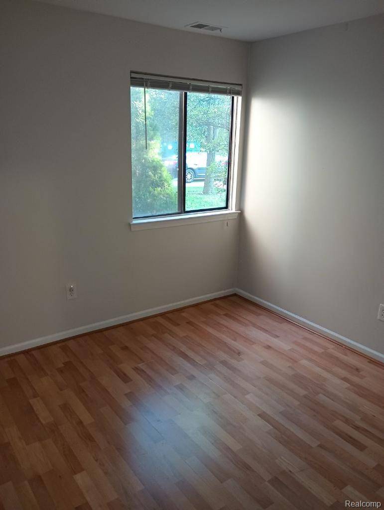 Clinton Township, MI 48035,35431 HICKORY WOODS DR