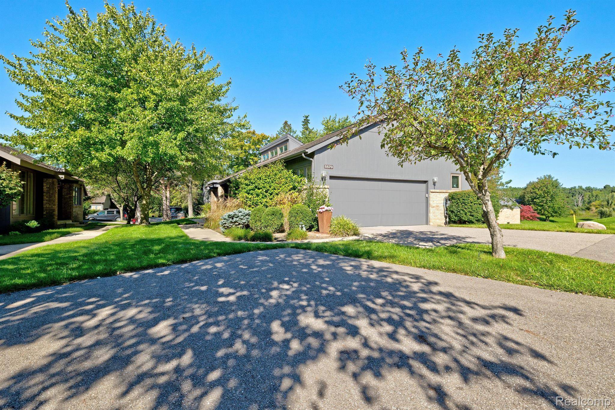 West Bloomfield, MI 48322,5570 RIDGEWOOD