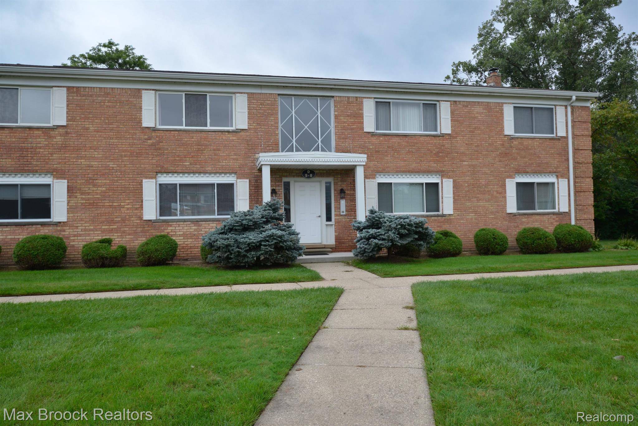 Bloomfield Hills, MI 48302,801 W LONG LAKE RD #APT D-6