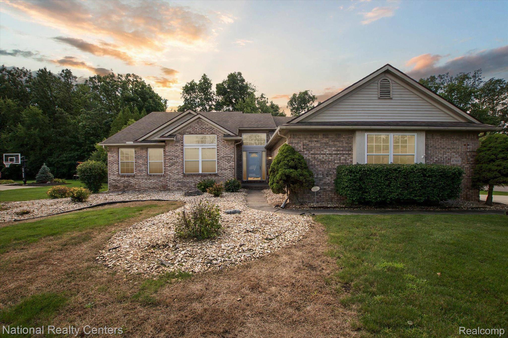 Canton, MI 48188,47681 RIVER WOODS DR