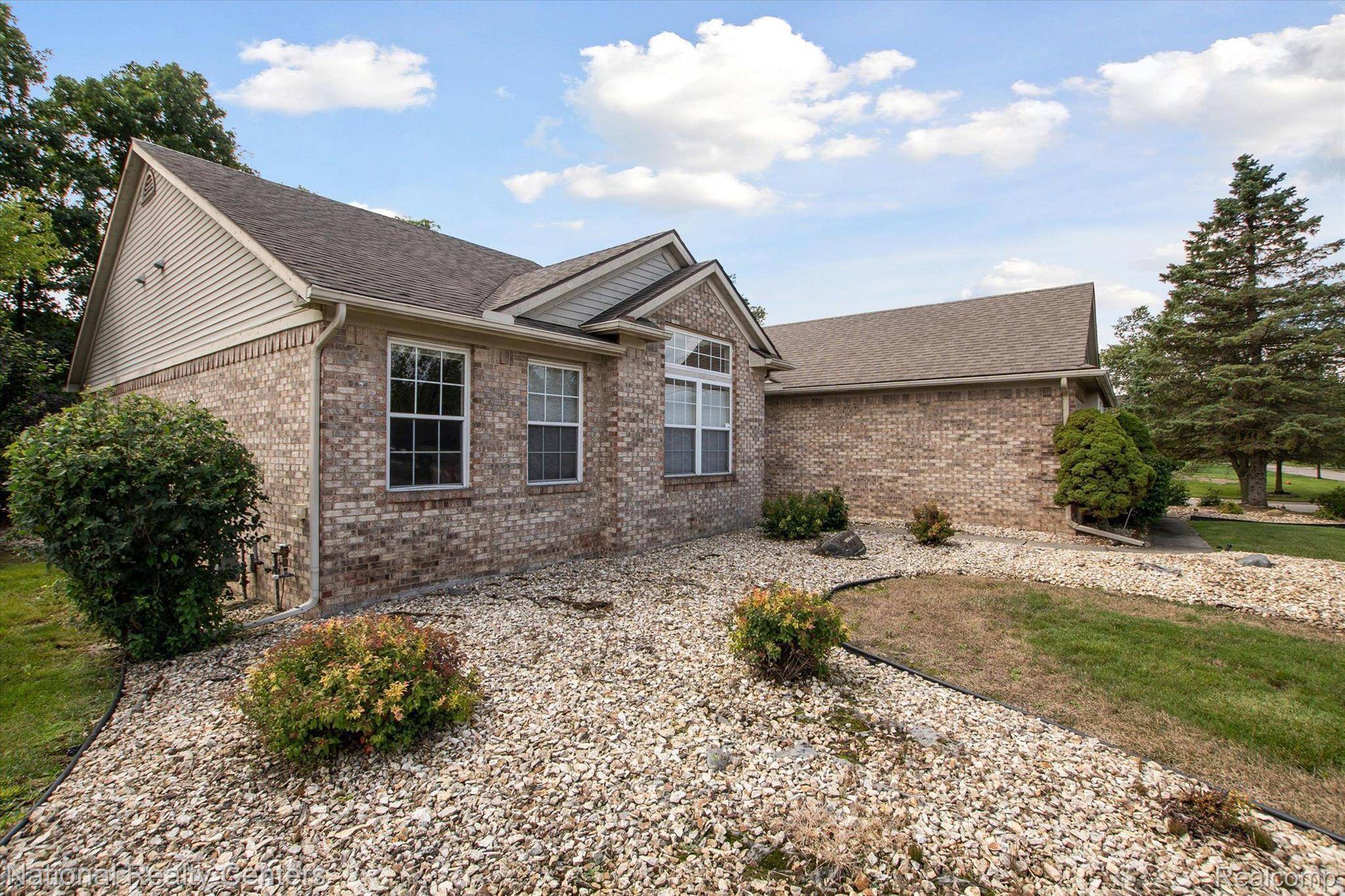 Canton, MI 48188,47681 RIVER WOODS DR