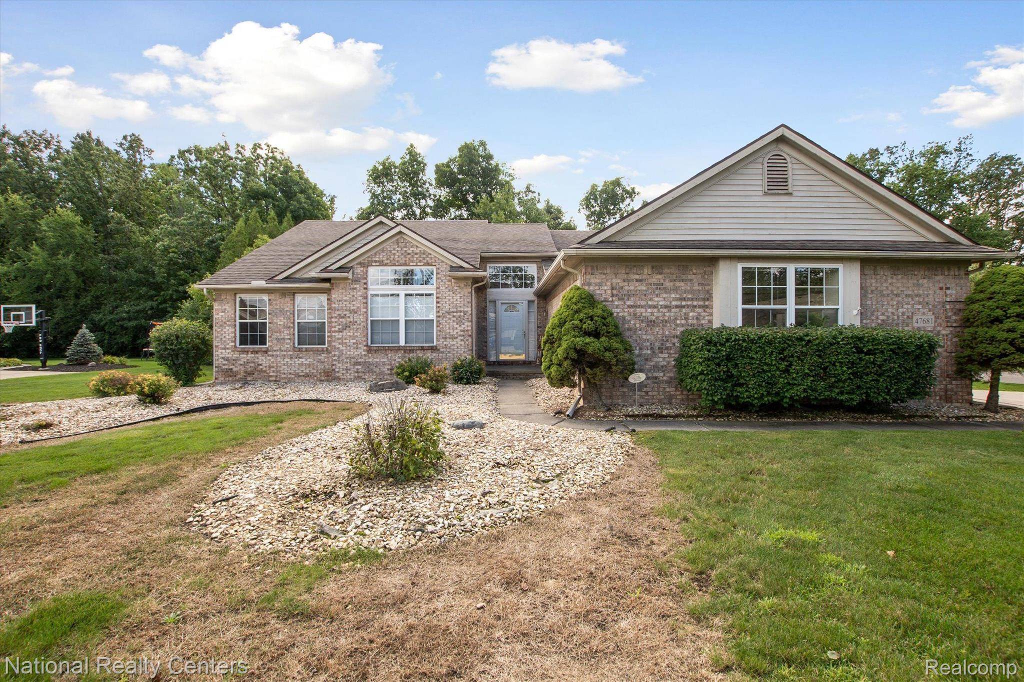 Canton, MI 48188,47681 RIVER WOODS DR