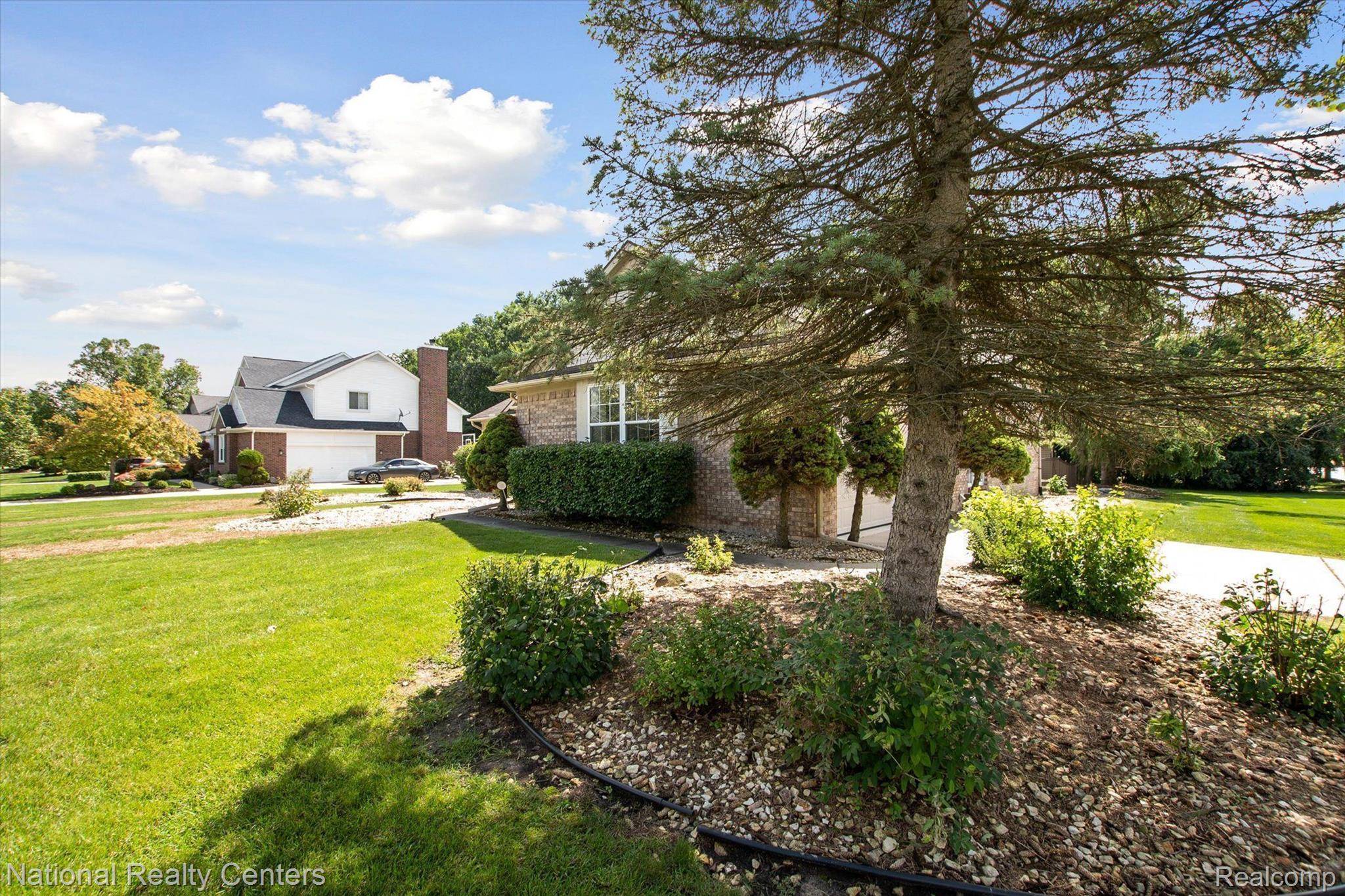 Canton, MI 48188,47681 RIVER WOODS DR