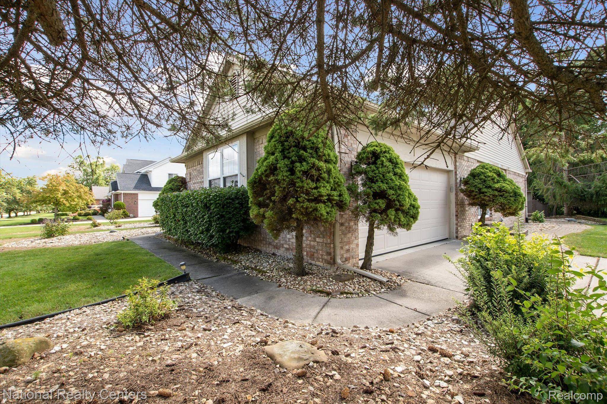 Canton, MI 48188,47681 RIVER WOODS DR