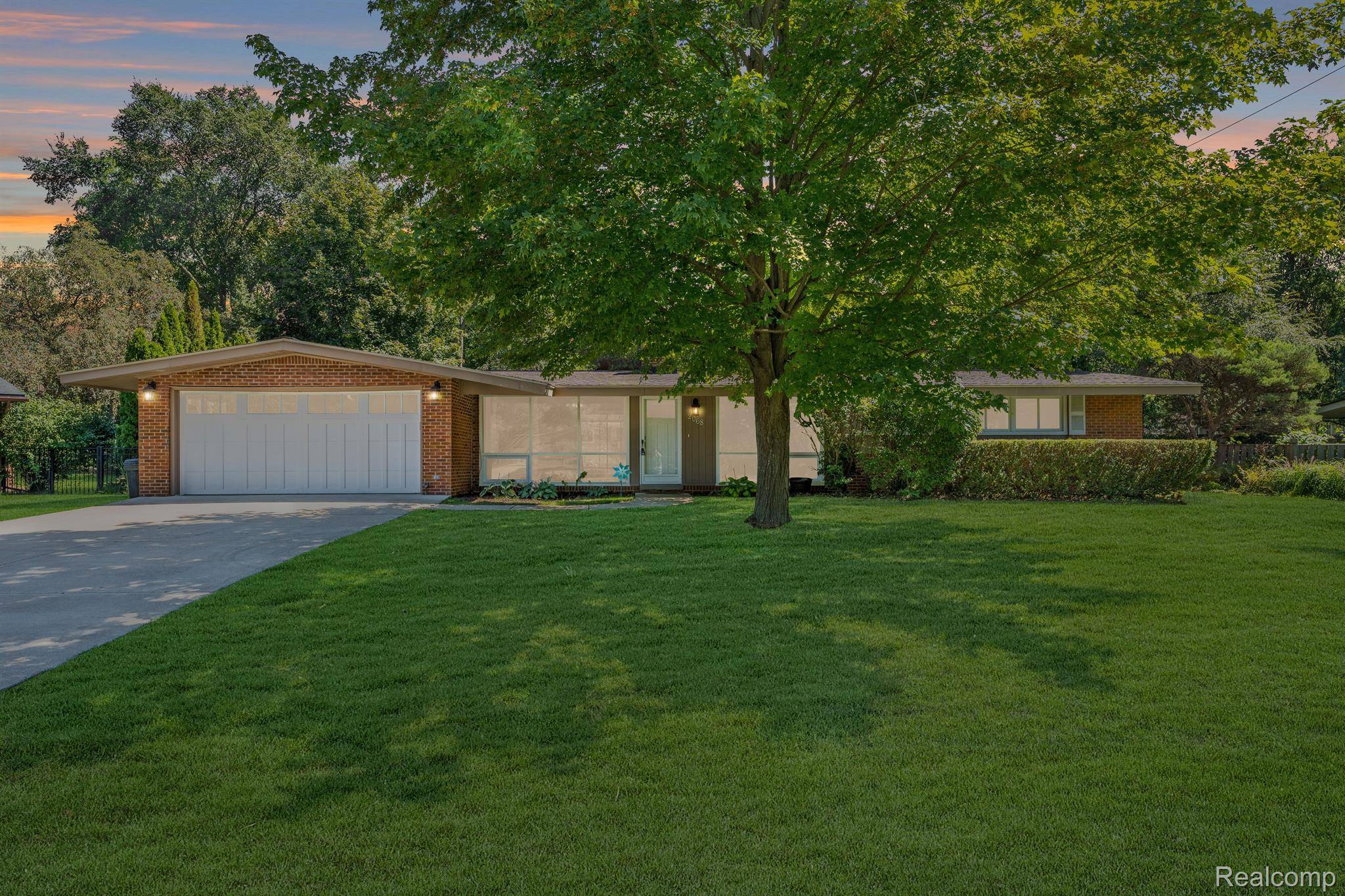 Wolverine Lake, MI 48390,2068 GLENCOVE RD