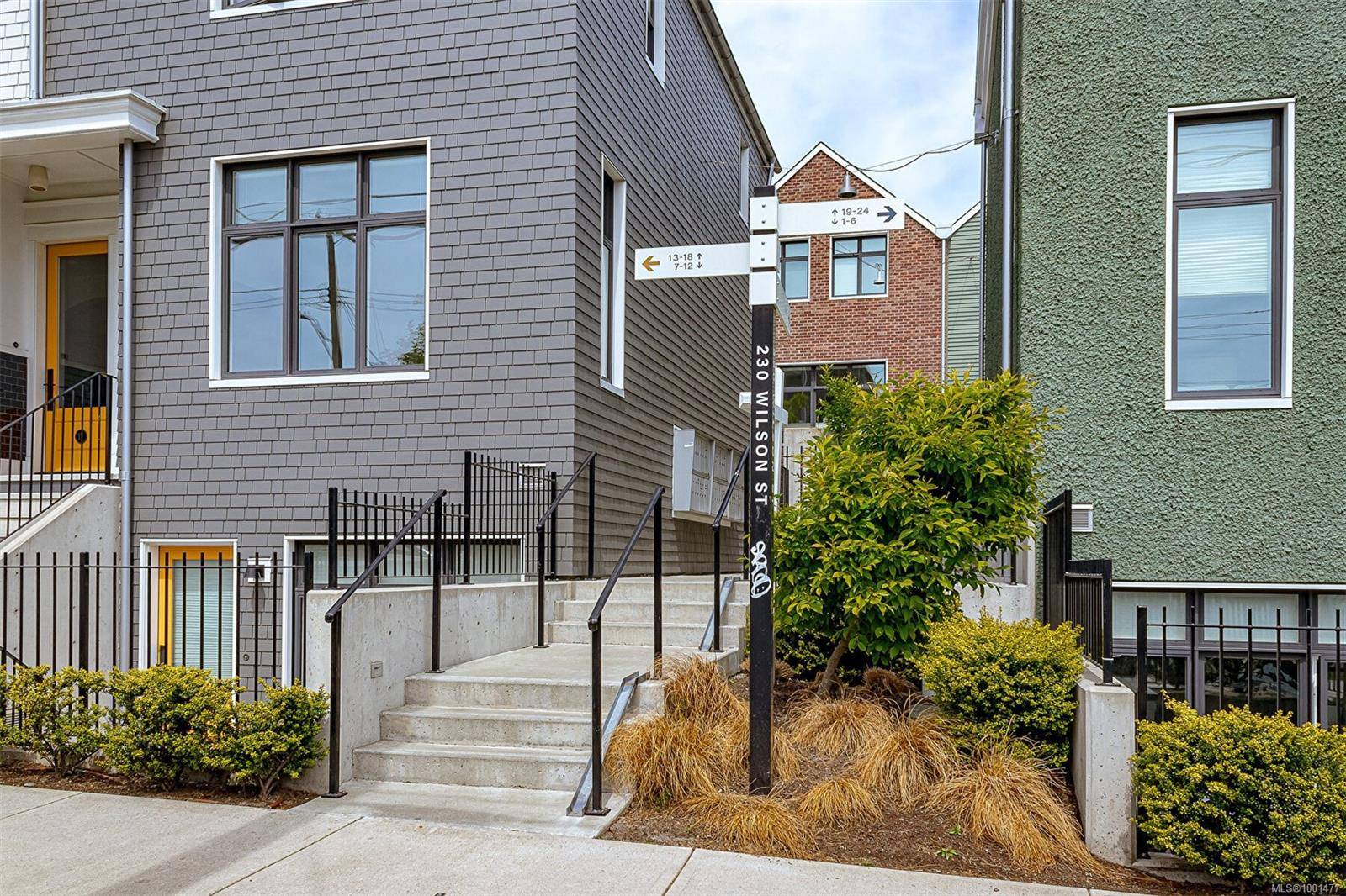 Victoria, BC V9A 7N6,230 Wilson St #13