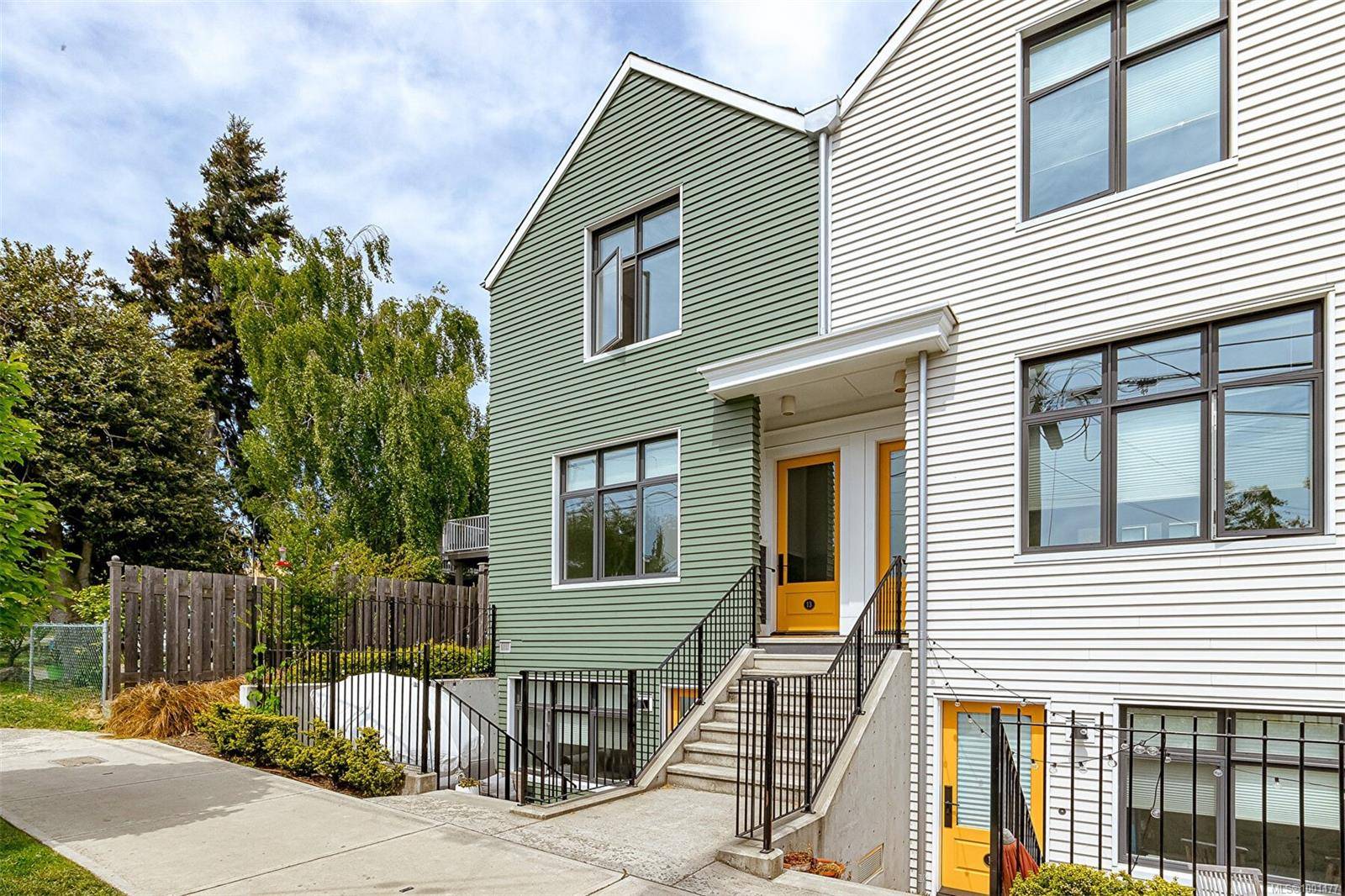 Victoria, BC V9A 7N6,230 Wilson St #13