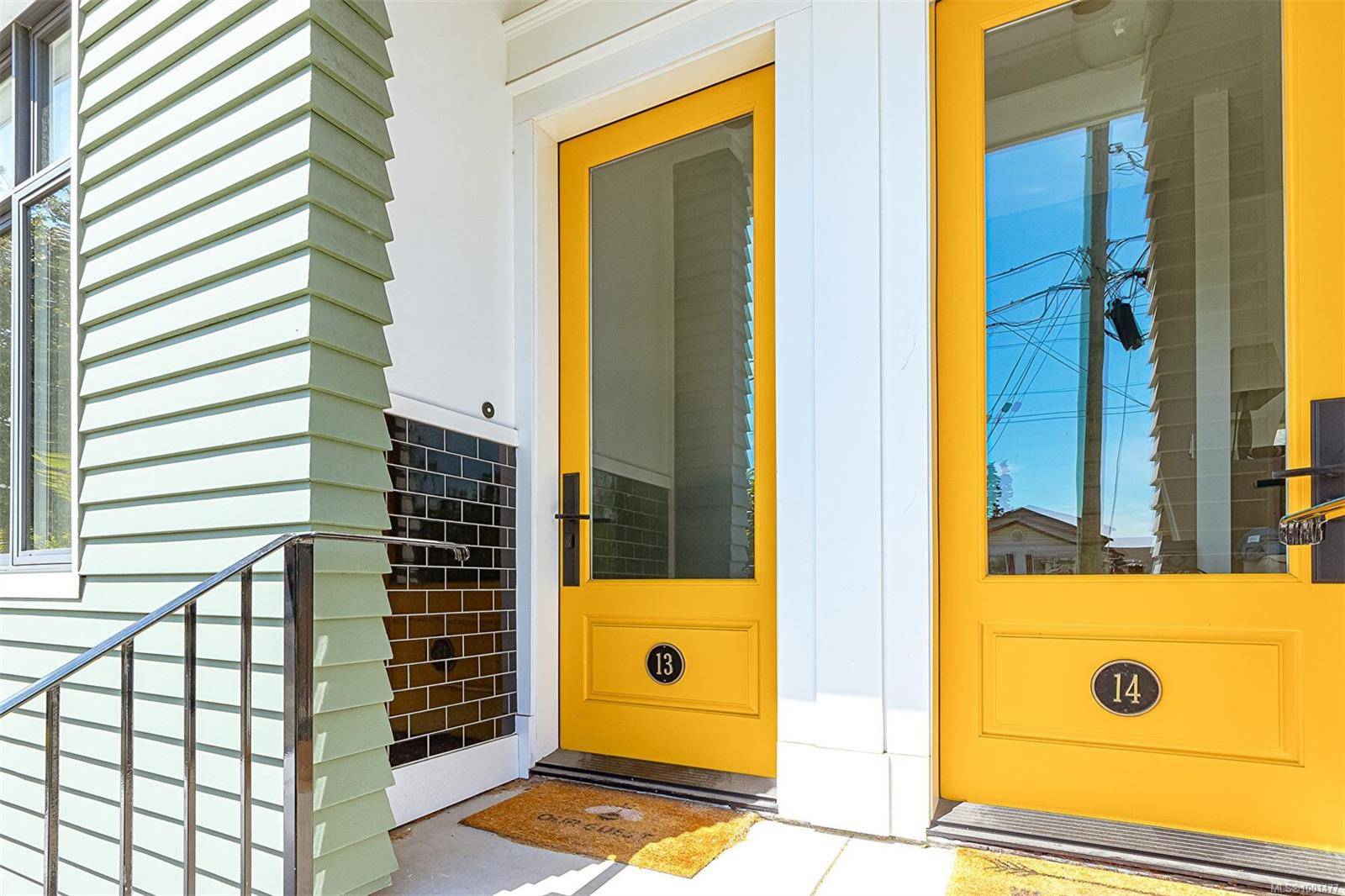 Victoria, BC V9A 7N6,230 Wilson St #13