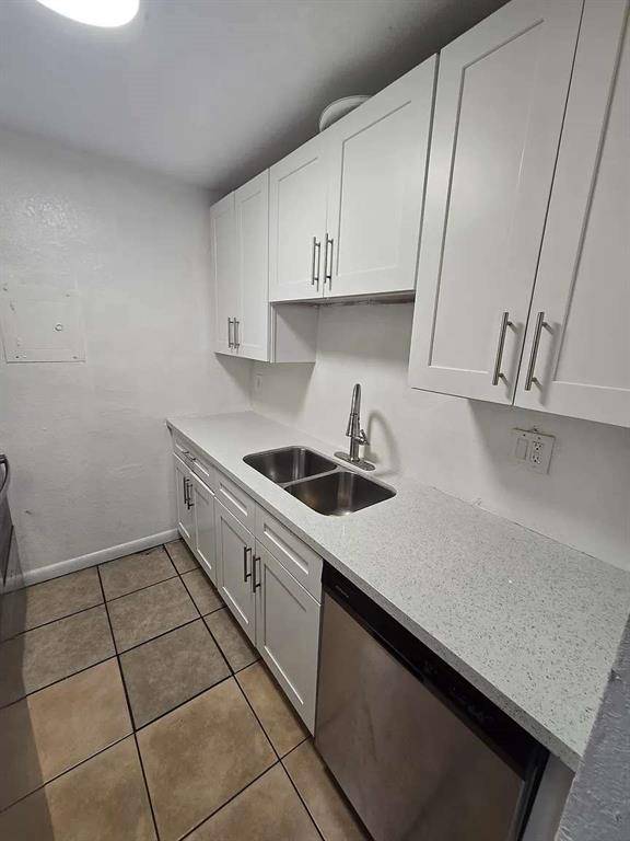 Lauderdale Lakes, FL 33311,2719 NW 39th Ter #204