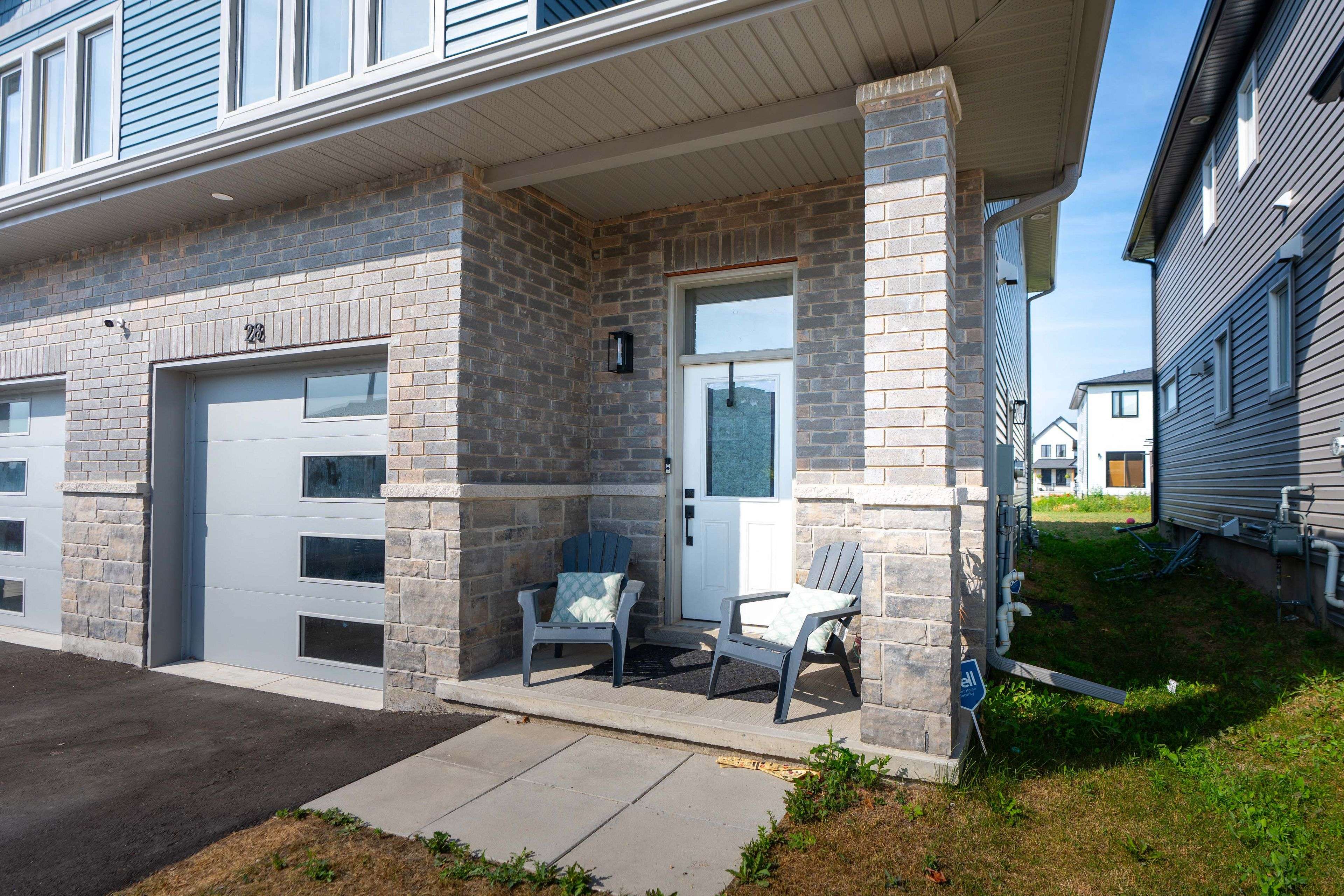 Loyalist, ON K0H 2H0,28 Dusenbury DR