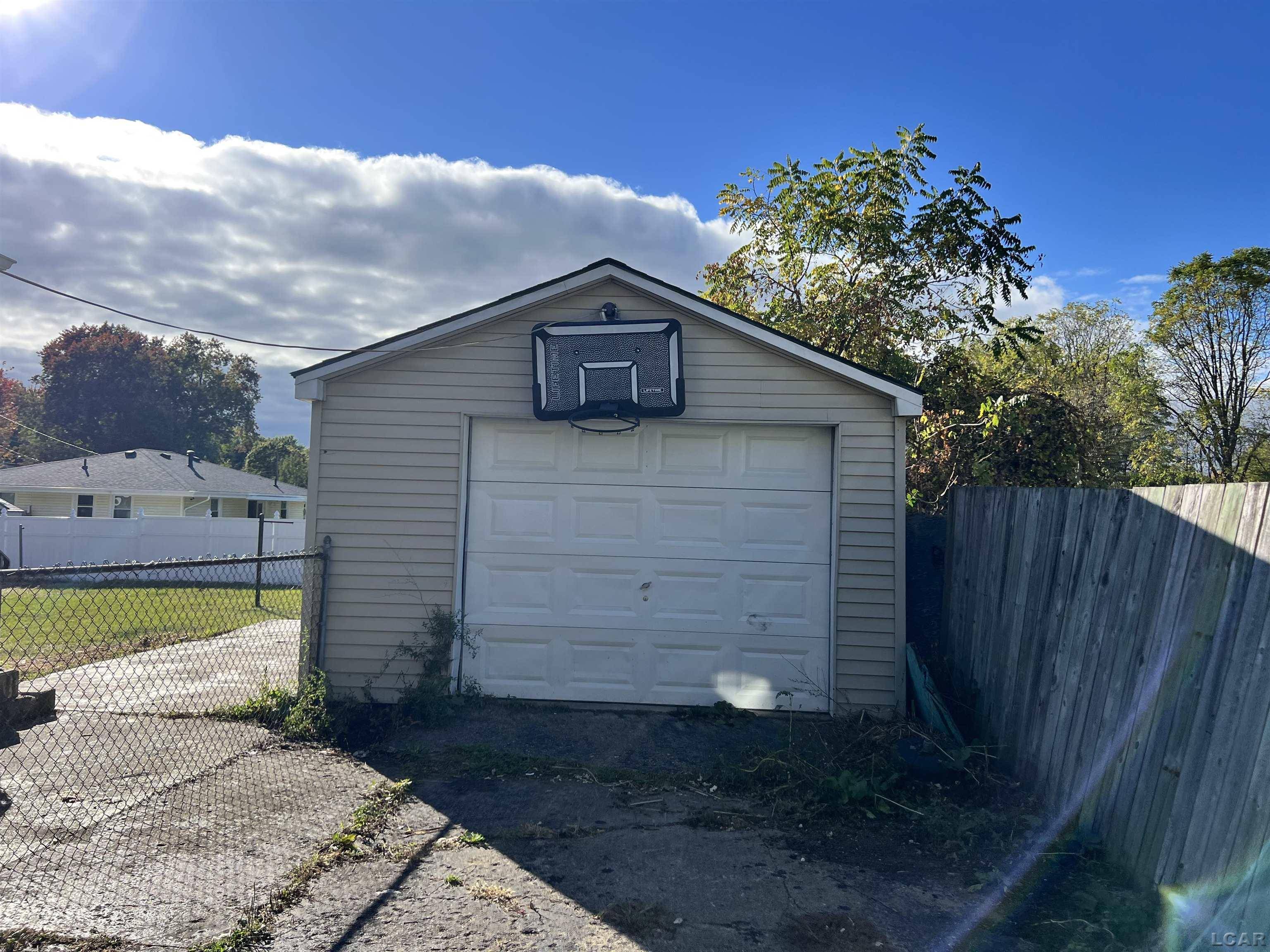 Jackson, MI 49202,1104 N Waterloo ST