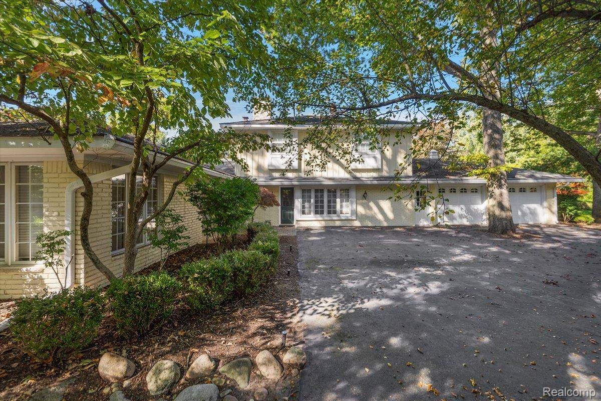 West Bloomfield, MI 48324,2236 Locklin Lane