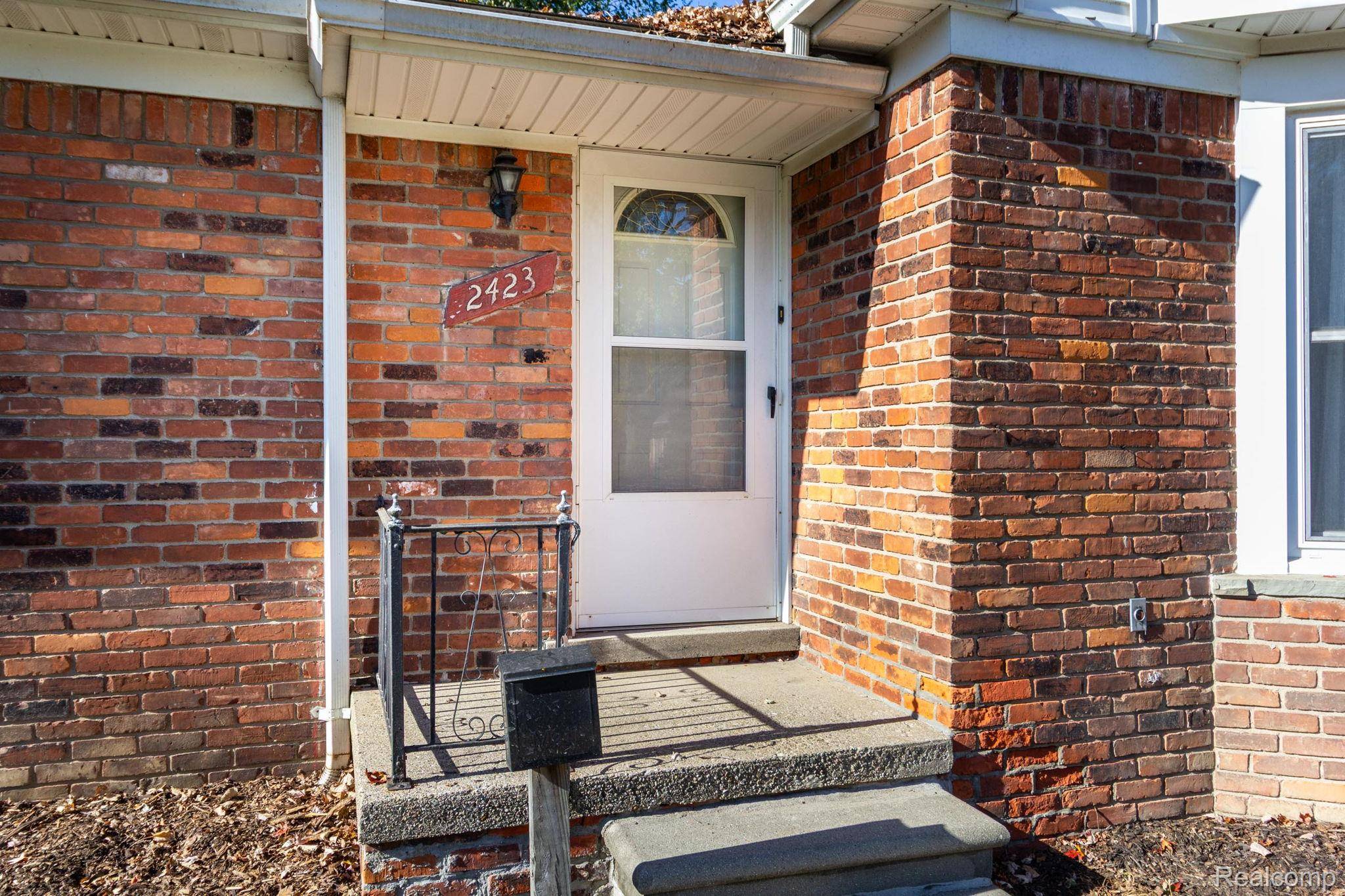 Royal Oak, MI 48073,2423 Crooks RD