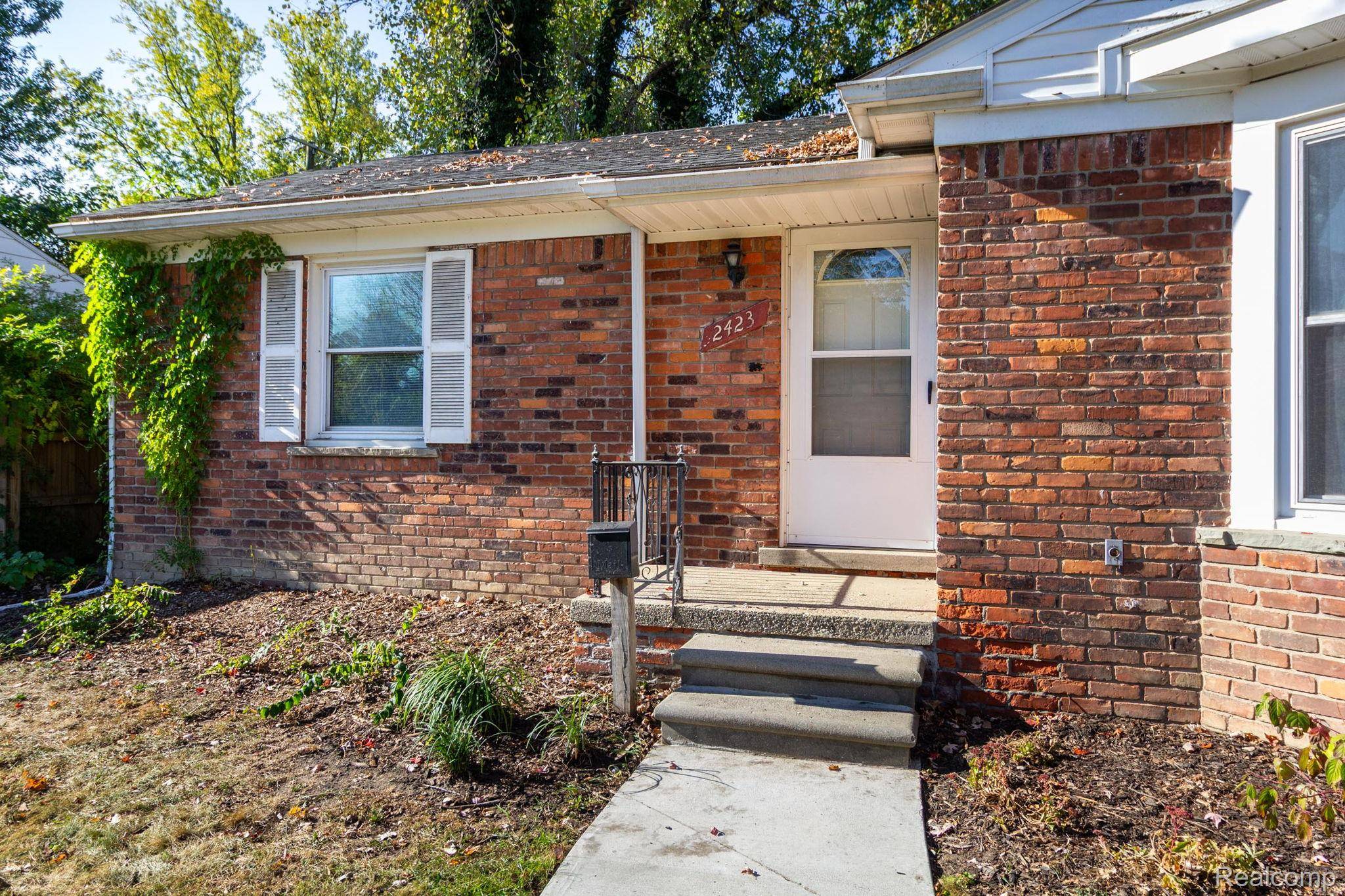 Royal Oak, MI 48073,2423 Crooks RD