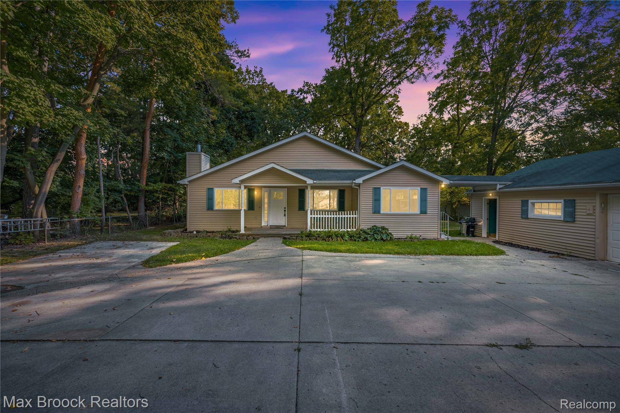 Waterford, MI 48328,4241 S Shore ST