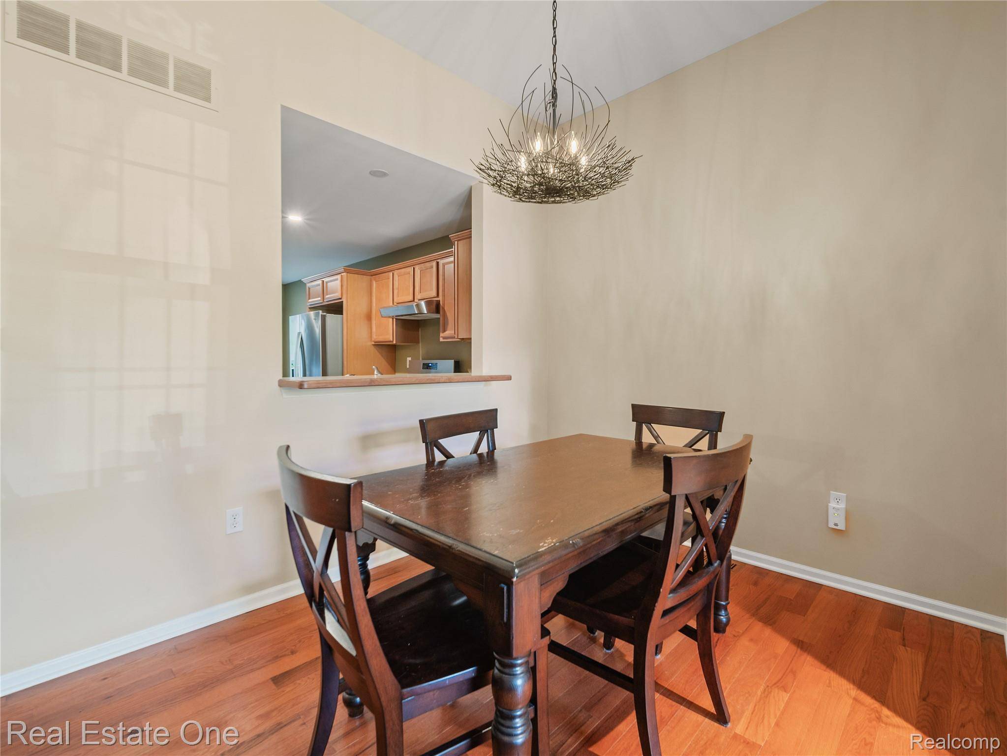 Brighton, MI 48116,122 Pondview CT