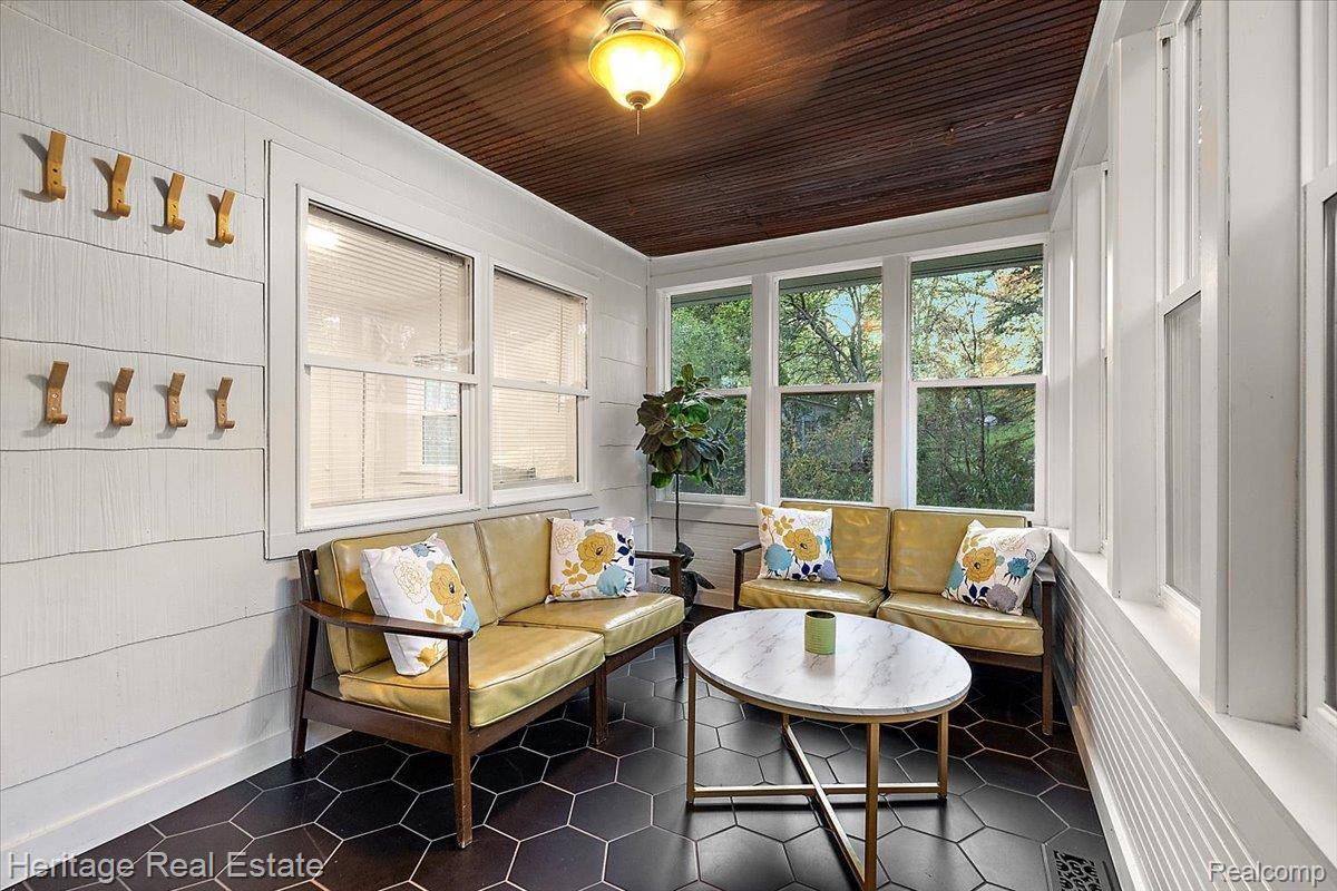 Auburn Hills, MI 48326,827 Alberta ST