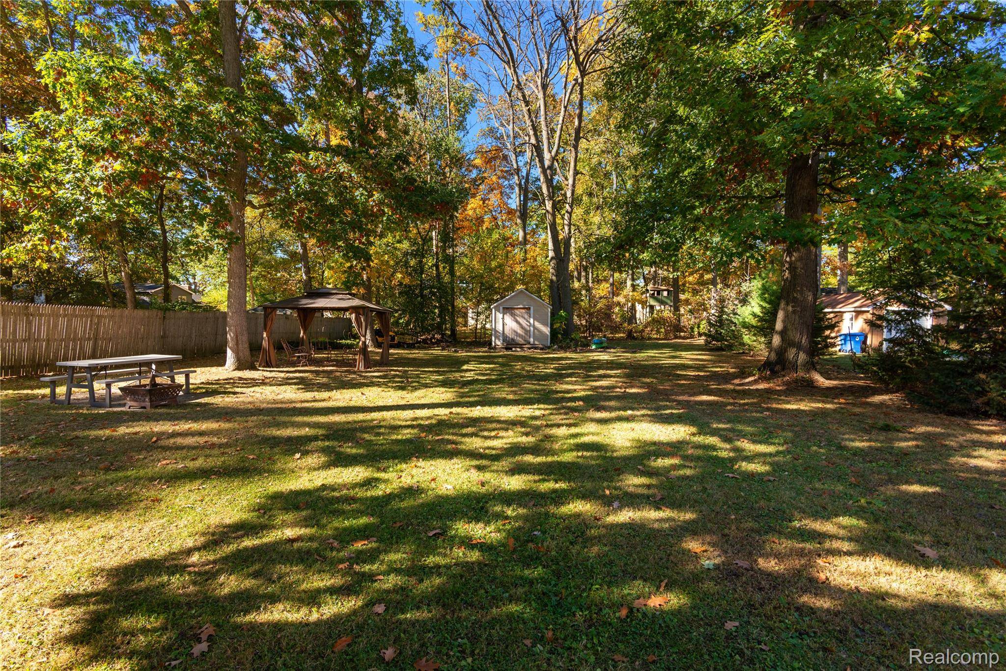 Waterford, MI 48329,4209 Laforest DR