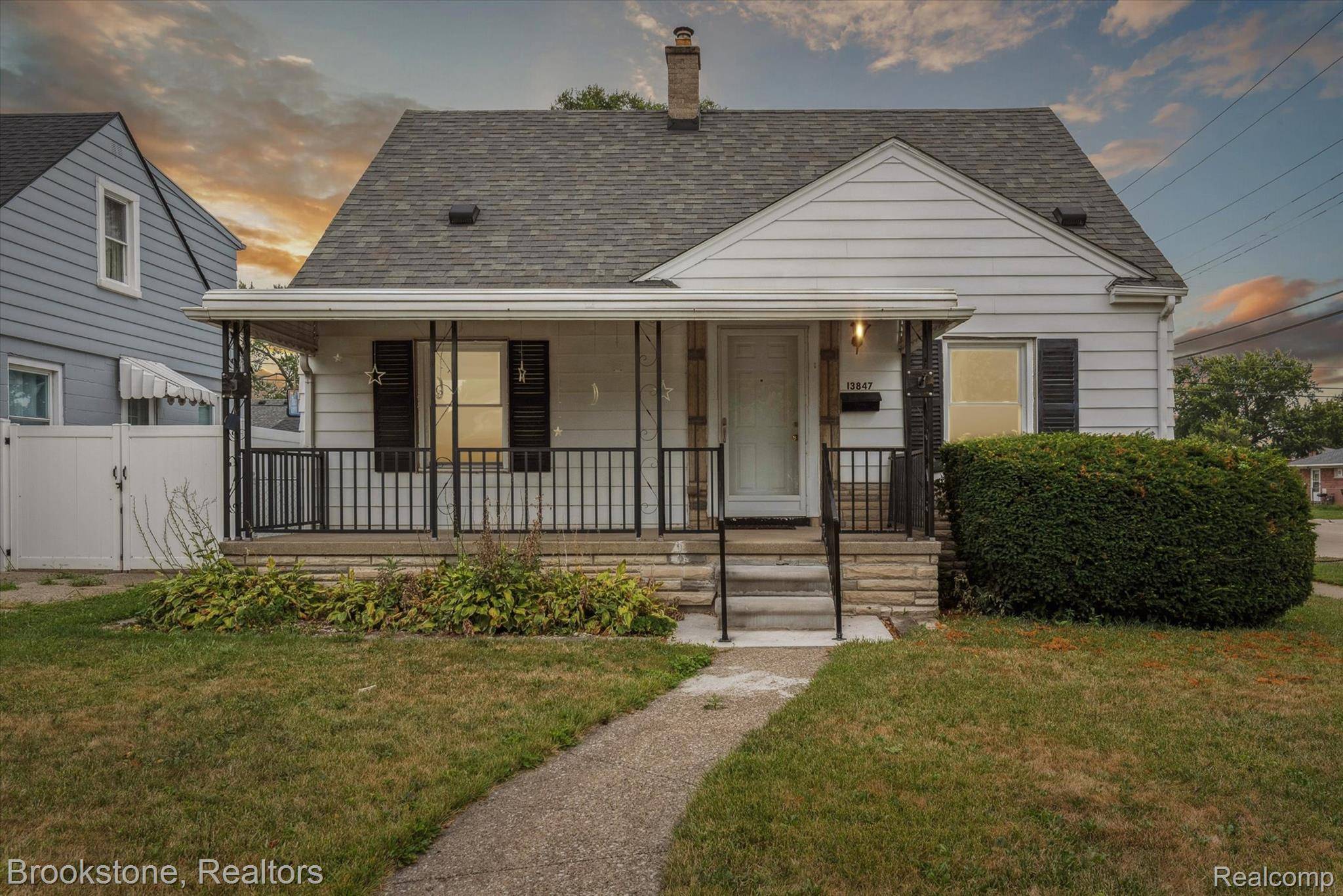 Southgate, MI 48195,13847 Helen ST