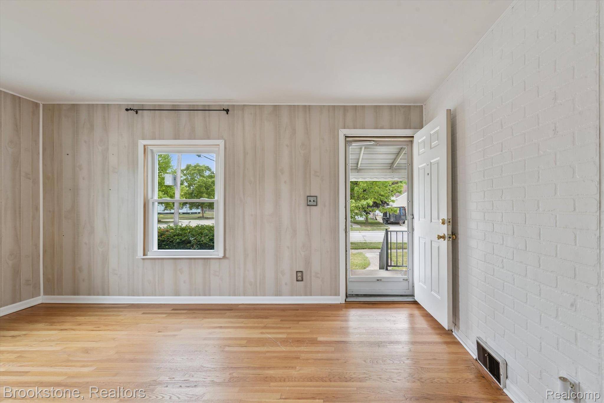 Southgate, MI 48195,13847 Helen ST