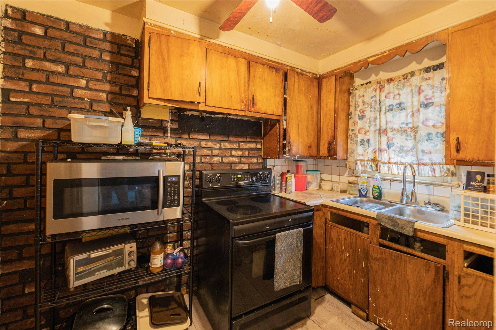 Detroit, MI 48227,9966 Ward ST