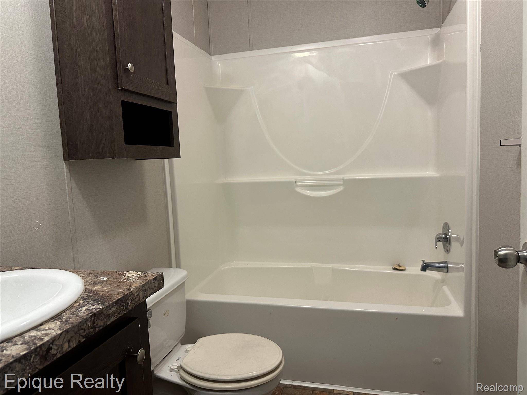 Howell, MI 48843,11 Legrand ST