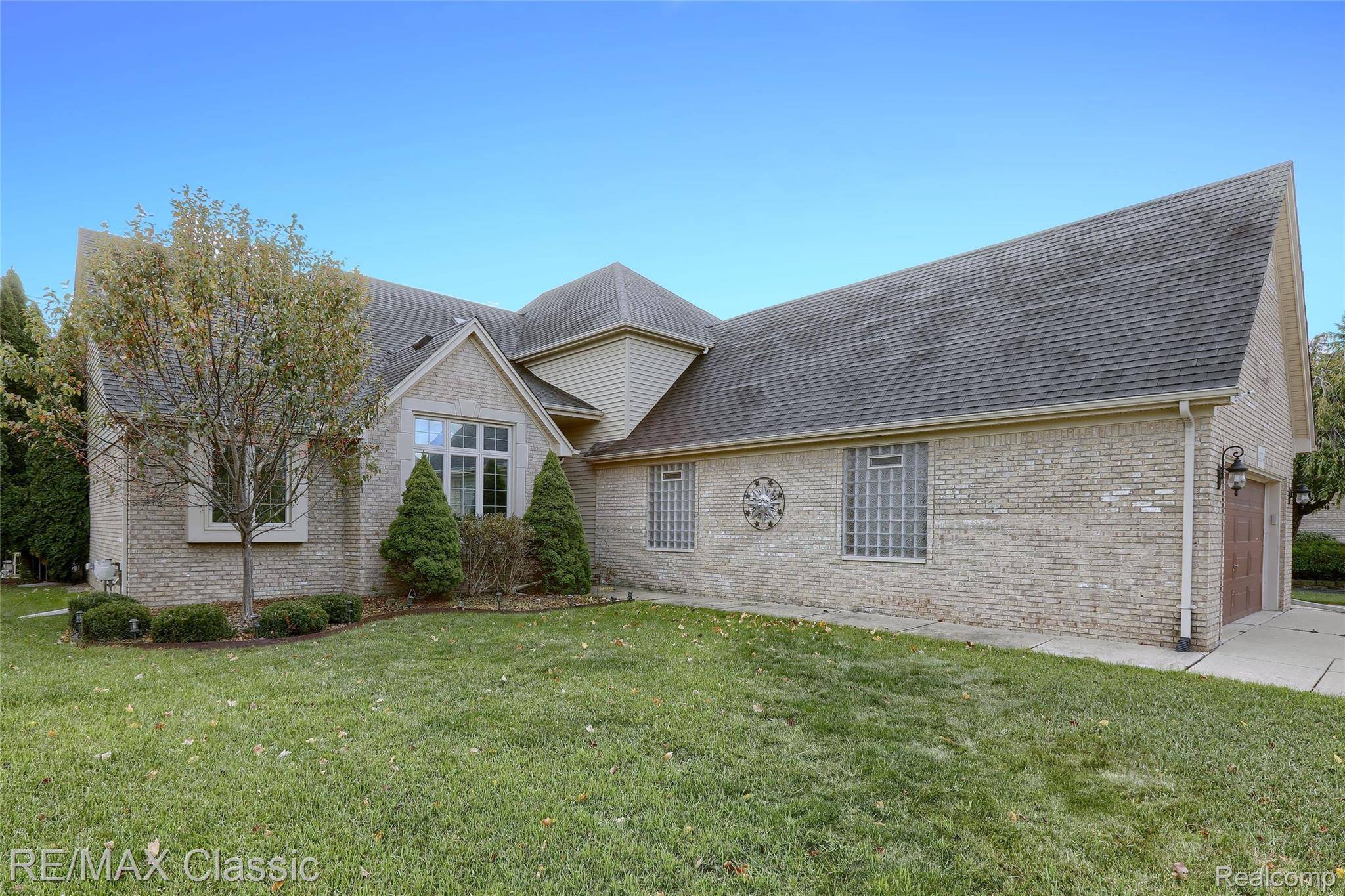 Clinton Township, MI 48038,43274 Hillsboro Drive