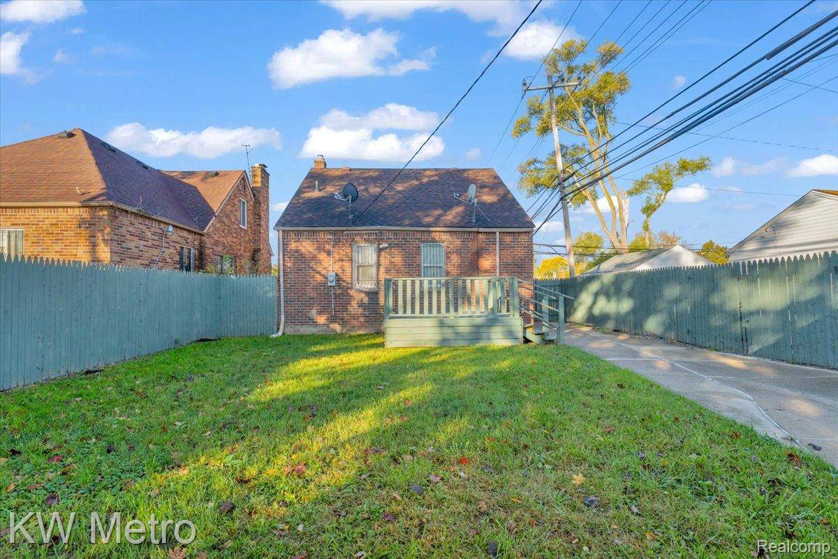 Detroit, MI 48235,19360 Strathmoor ST